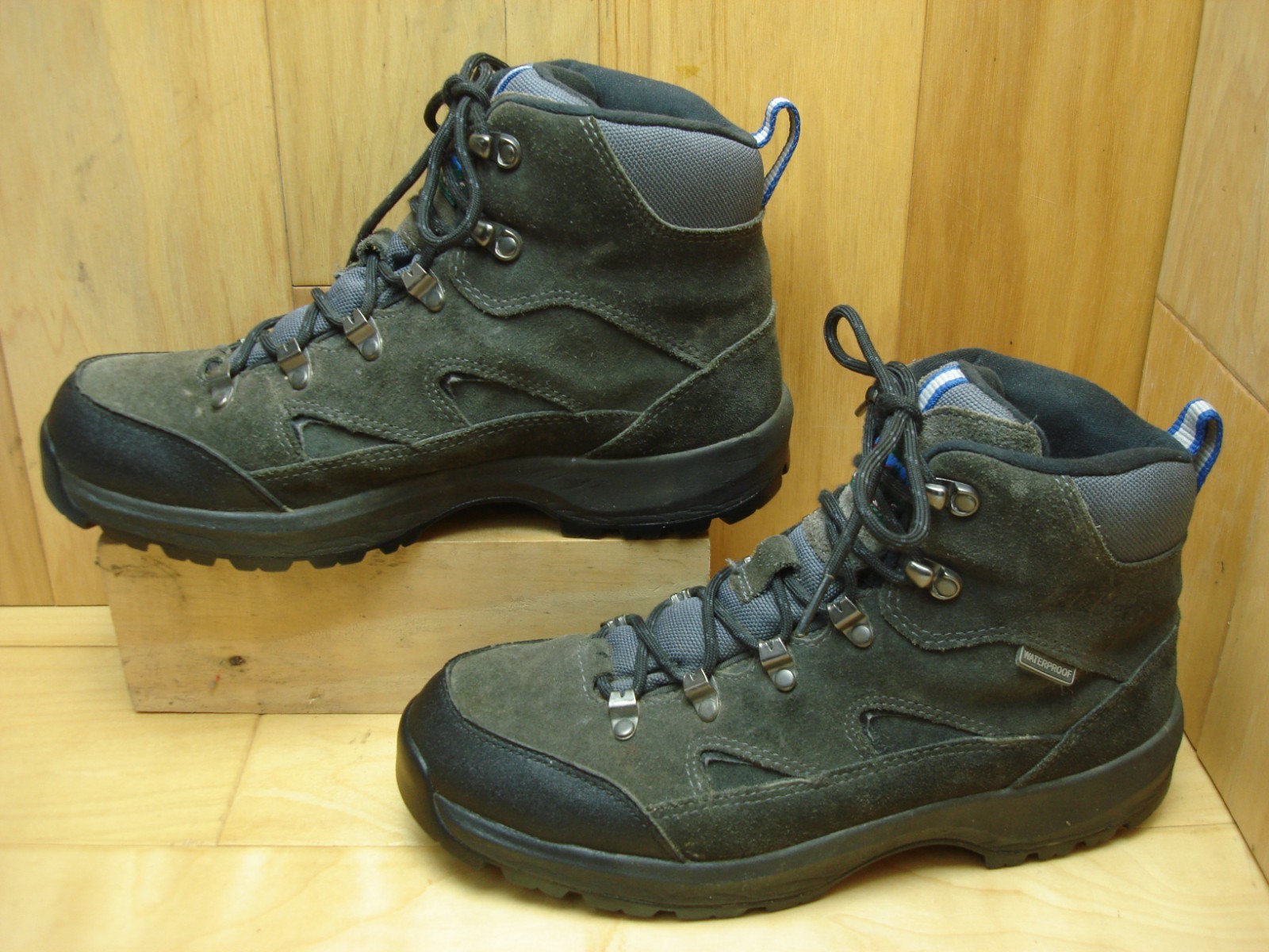 Women’s 9.5 M L.L.Bean Hiking Boots Gray Suede Waterproof Trail Outdoor 6 eye