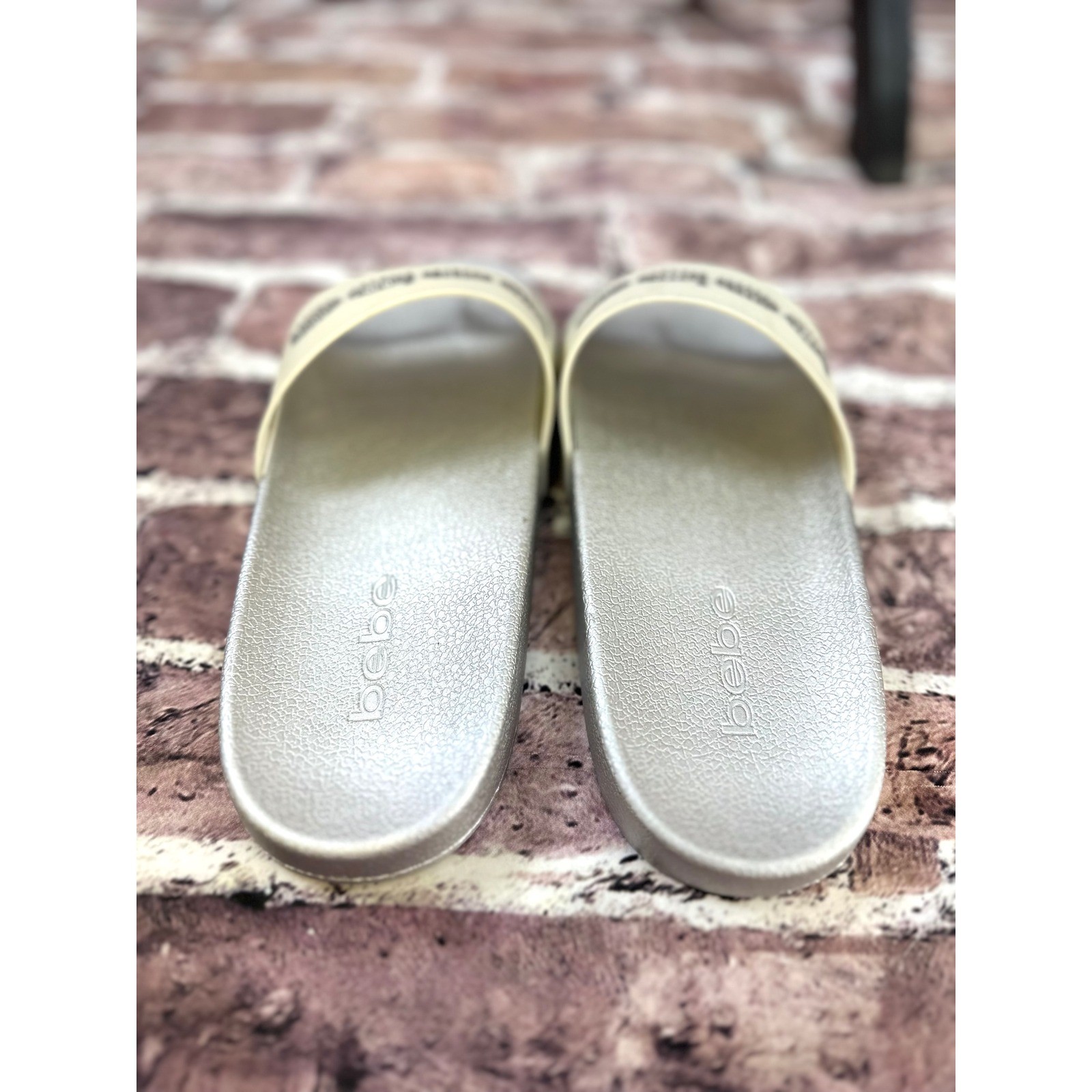 bebe Dahlia Silver Frost Rhinestone Logo Slide Sandals Womens 9 M Metallic Cream