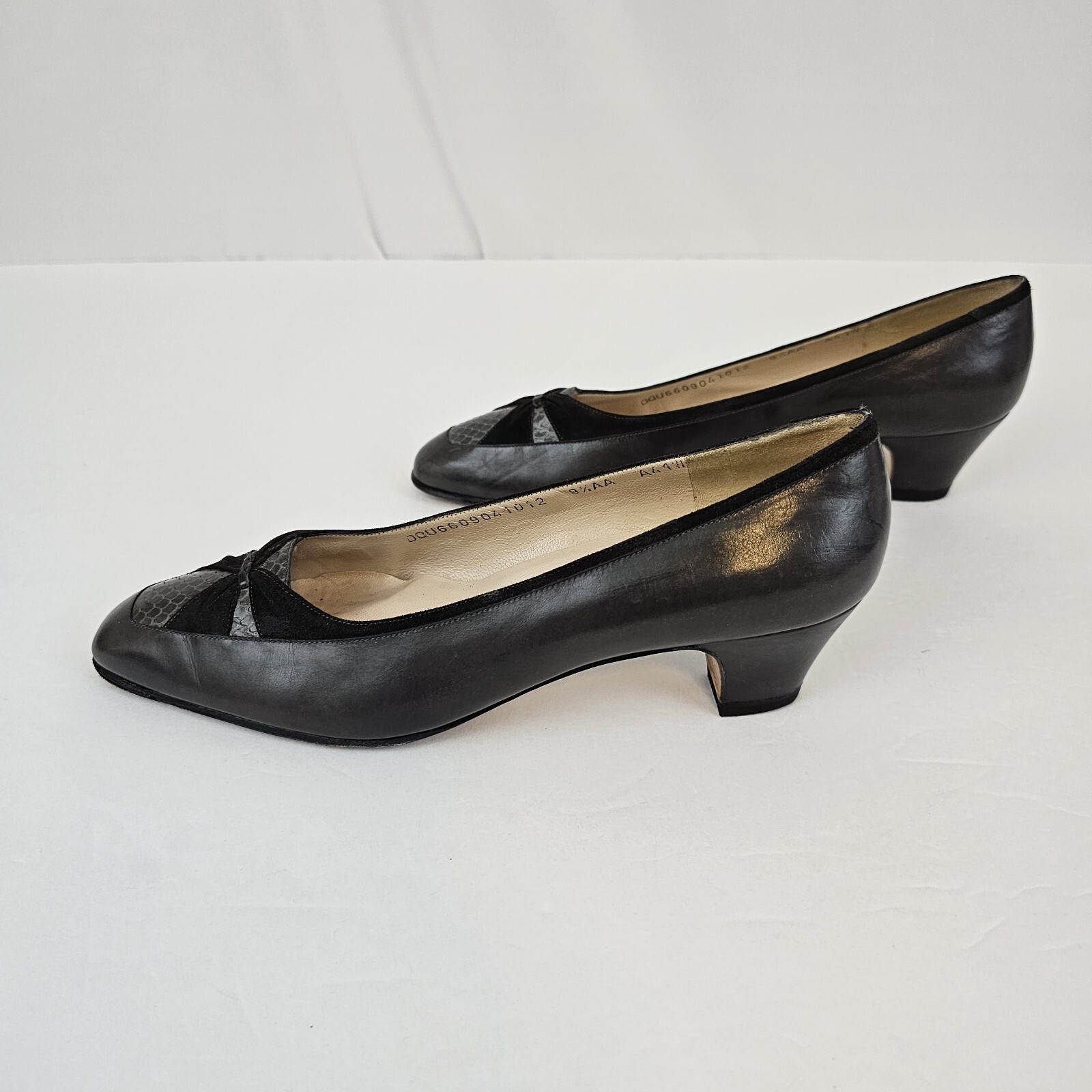 Salvatore Ferragamo Pumps Heels Snakeskin & Bow Detail Brownish Gray 9.5 AA