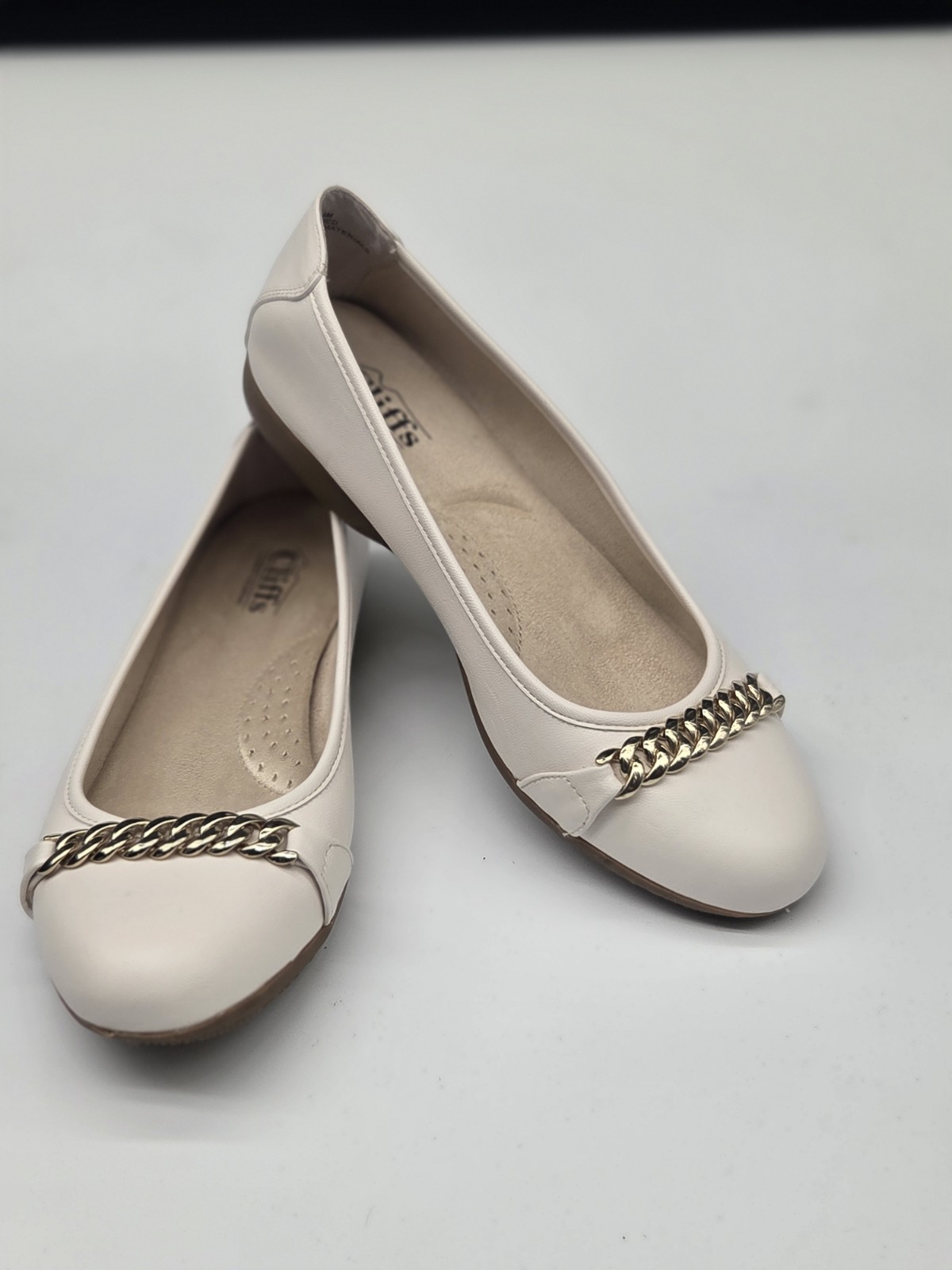 Cliffs By White Mountain Charmed Shoes Size 10 M Off White Gold Chain Flat Shoe