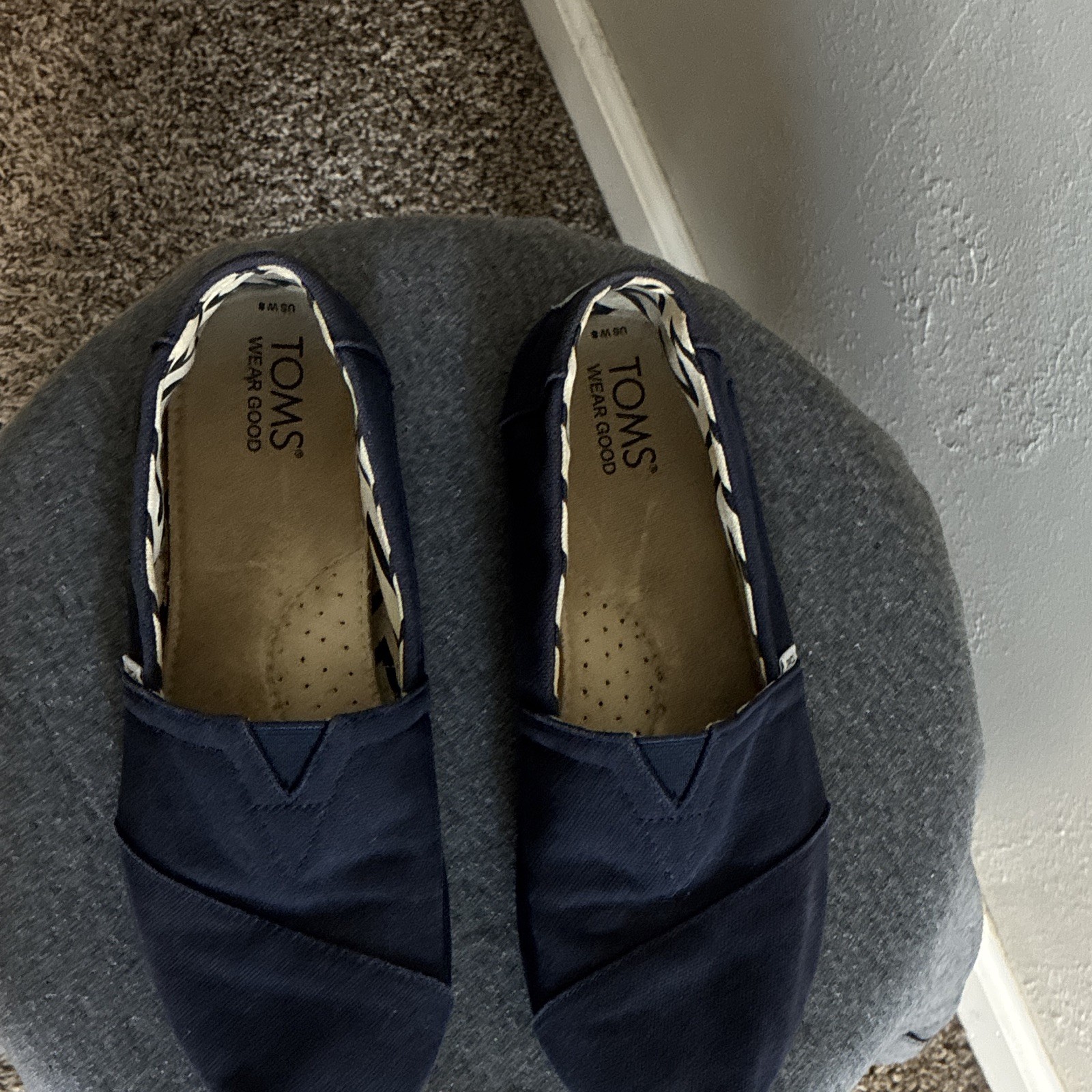 TOMS Women’s Blue Canvas Slip-On Flats US 8 Chevron Lined Round Toe Logo