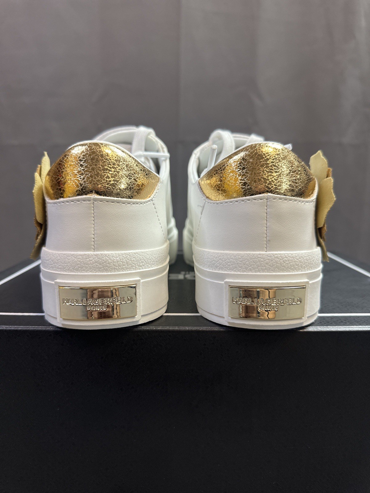 New Karl Lagerfeld Paris Women’s Gael Flower Sneakers – Bright White/Gold – US 7