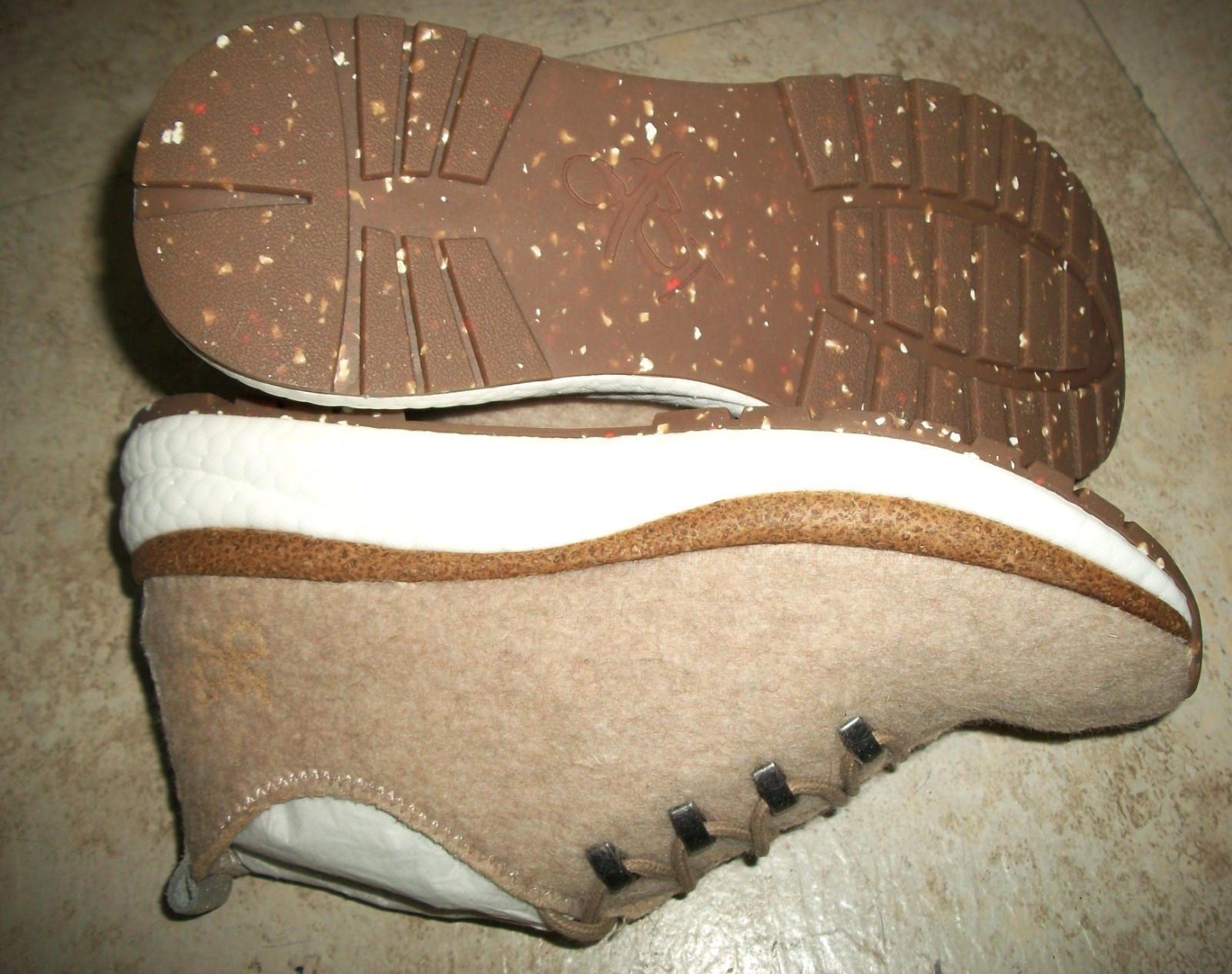 NWOT OTBT Courier Comfort Women Wool Sneaker Shoe Size 7.5 Beige Alpaca Wool NEW