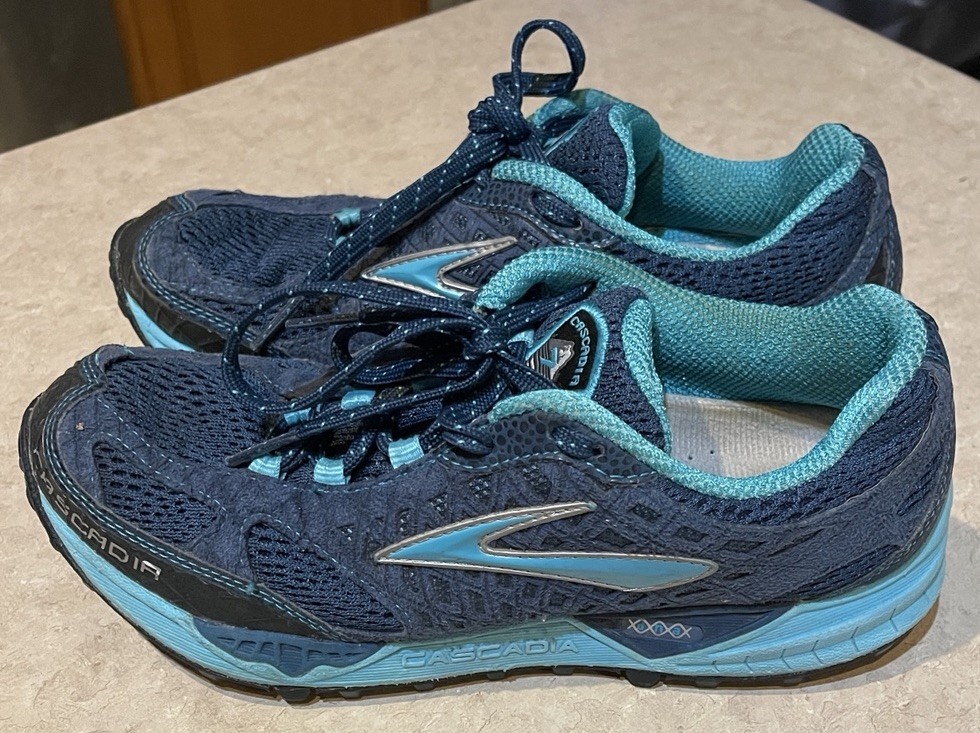 BROOKS CASCADIA 7 Rare Stellar Scuba Blue Marina Trail Running Women’s Size 8.5