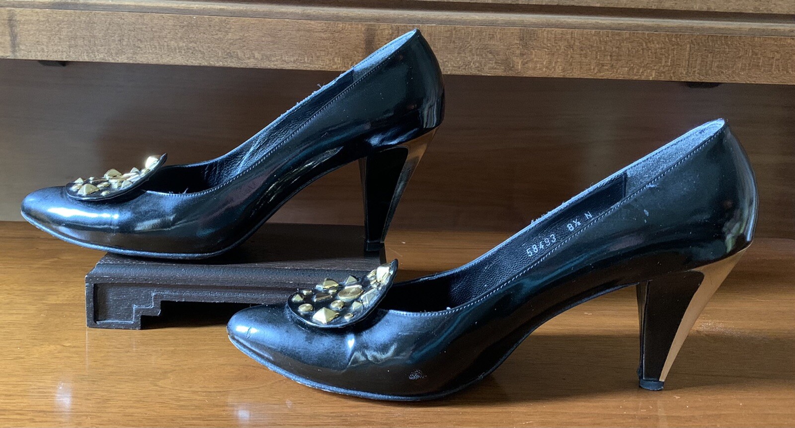 Stuart Weitzman Shoes Size 8.5 Vintage Patent Leather Pumps Narrow Width