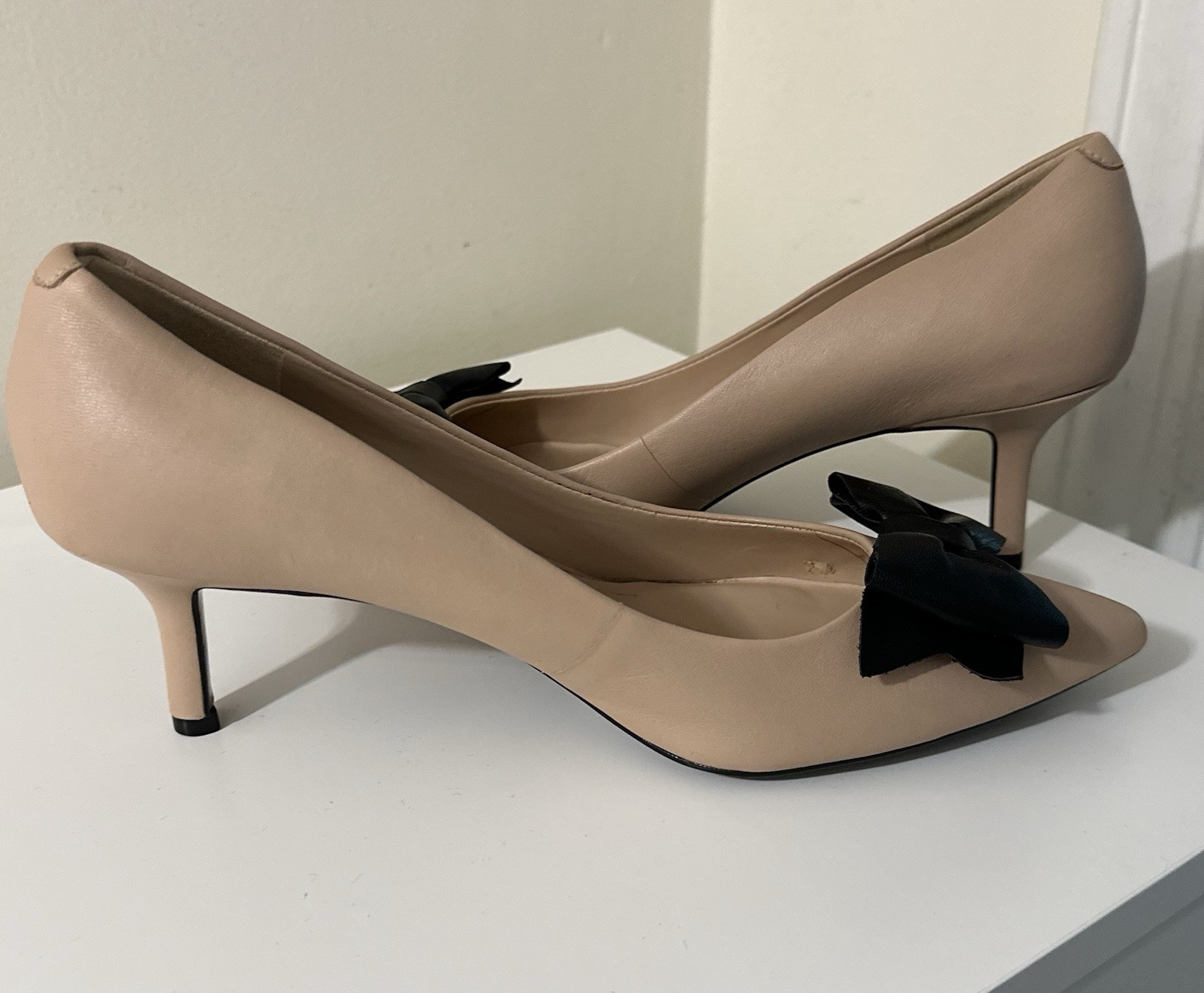 KARL LAGERFELD PARIS Beige/Black Patent Leather Pointed Toe Bow Pumps 9M