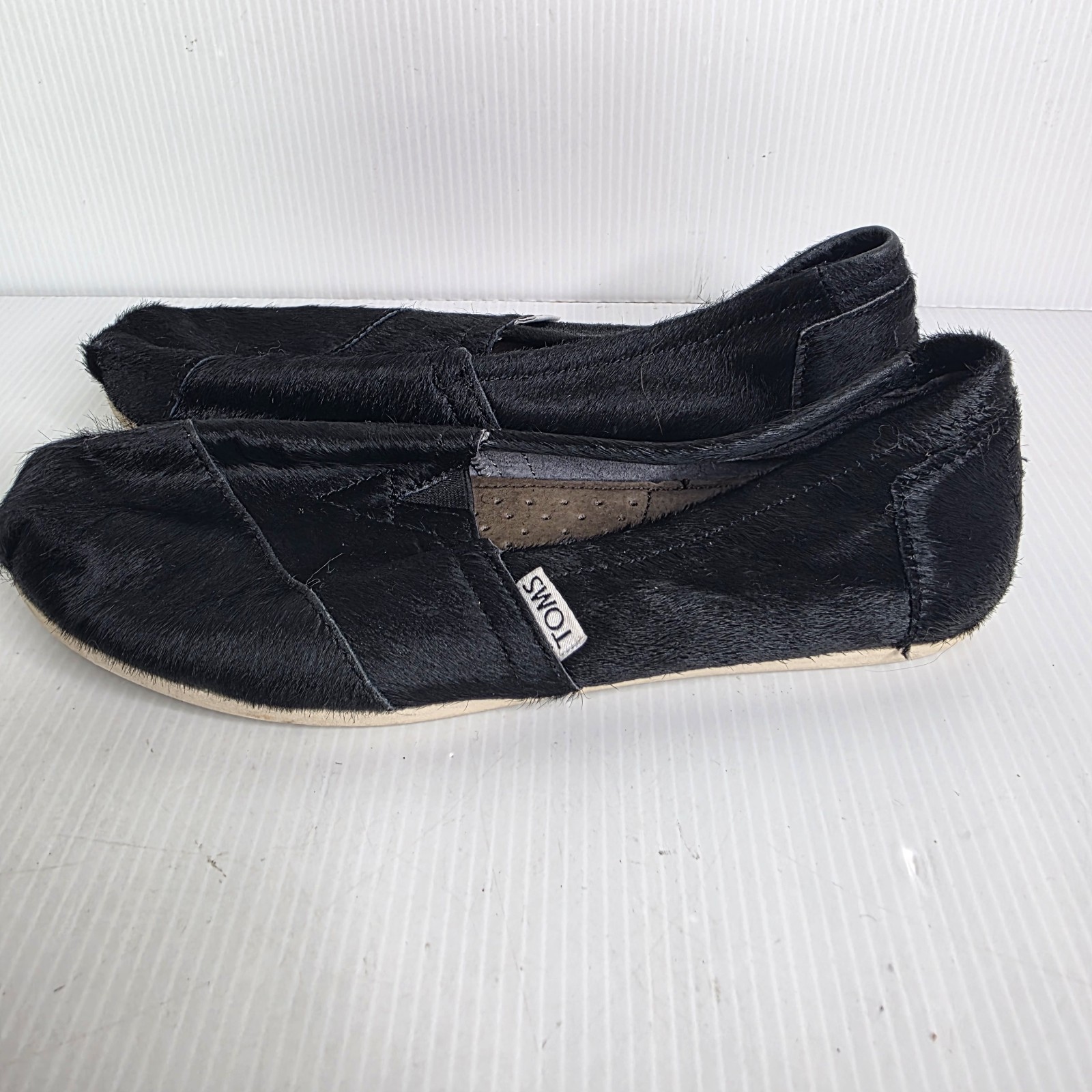 Toms Avalon Women’s Black Solid Print Faux Calf Hair Loafers Size 7.5