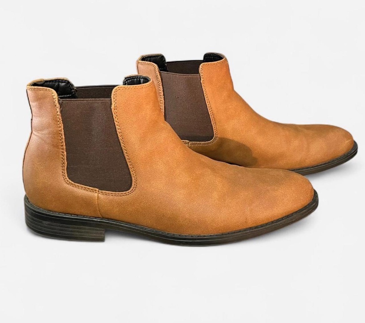 Madden Maxxin Chelsea Boots Size 9.5M Cognac Suede Brown Dress Casual New