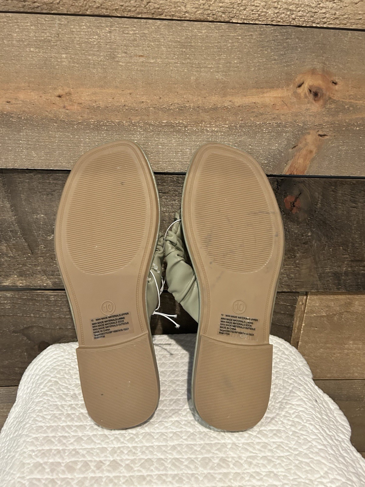 A New Day Green blossom Memory Foam Ruched Thong Sandal Women Size 10 New