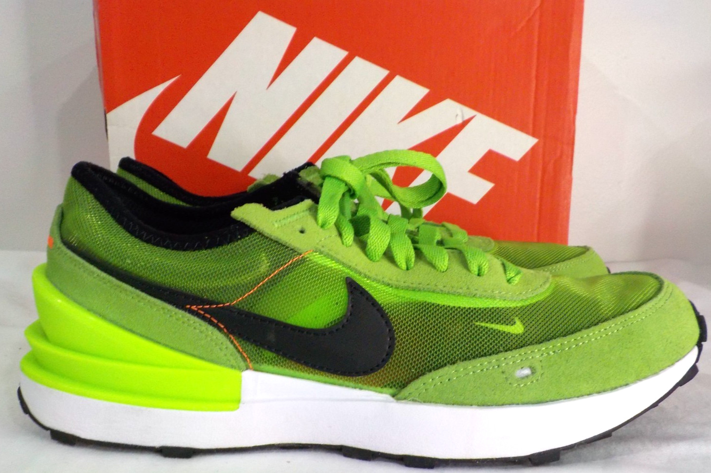 NIKE WAFFLE ONE (GS) DC0481- 300 Electric Green, Black sz 7Y (EUC**L@@K)