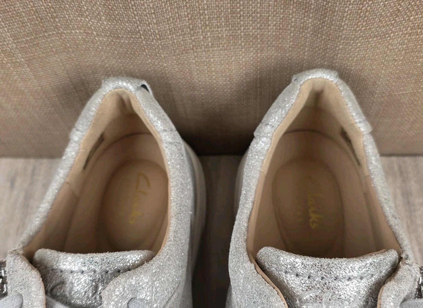 Clarks Artisan Womens 10M Hollyhock Zip Silver Metallic Active Sneakers Shoes