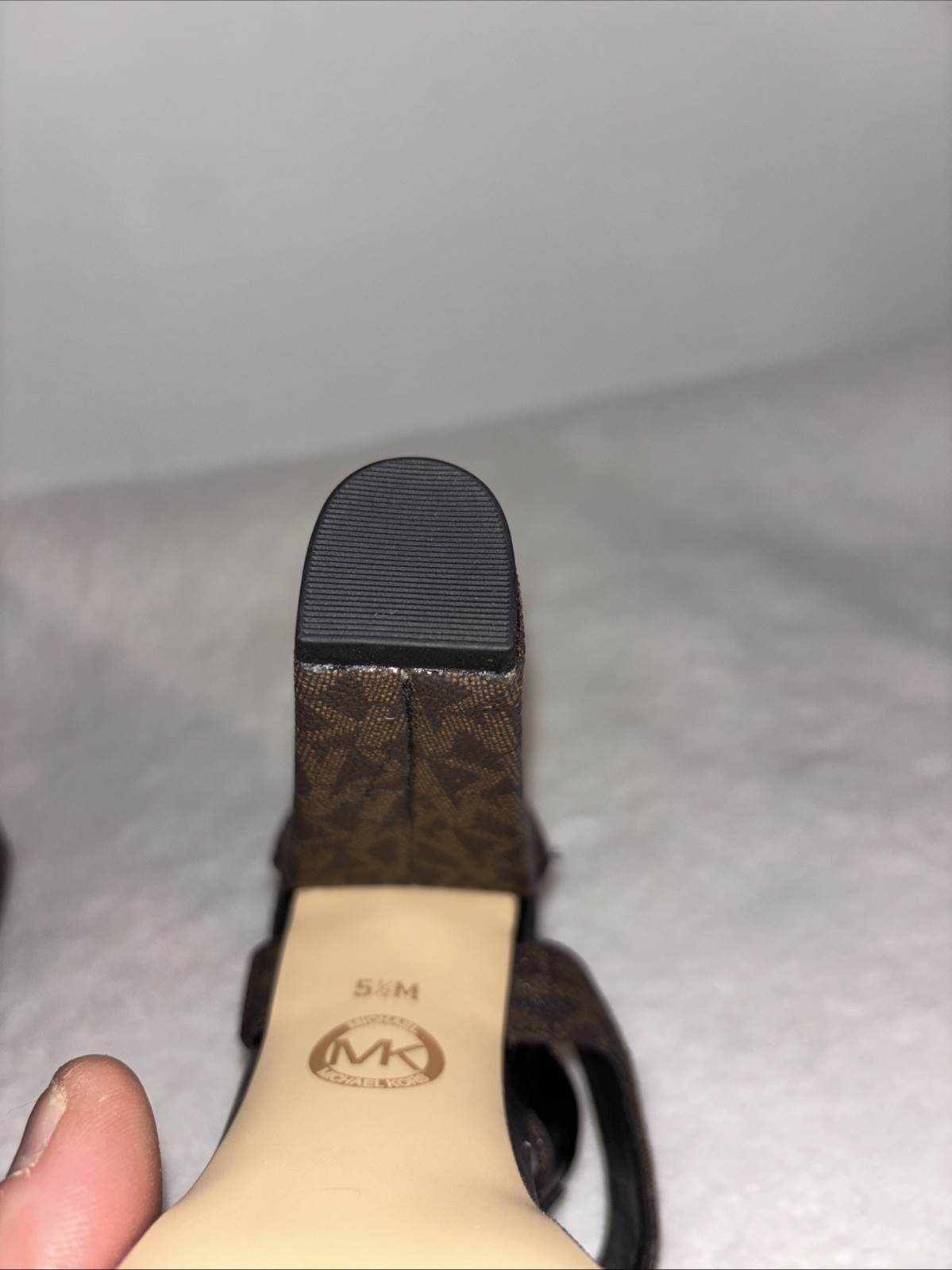MICHAEL KORS BERKLEY LEATHER T STRAP PLATFORM HEELS FRONT ZIPPER SIZE 5.5