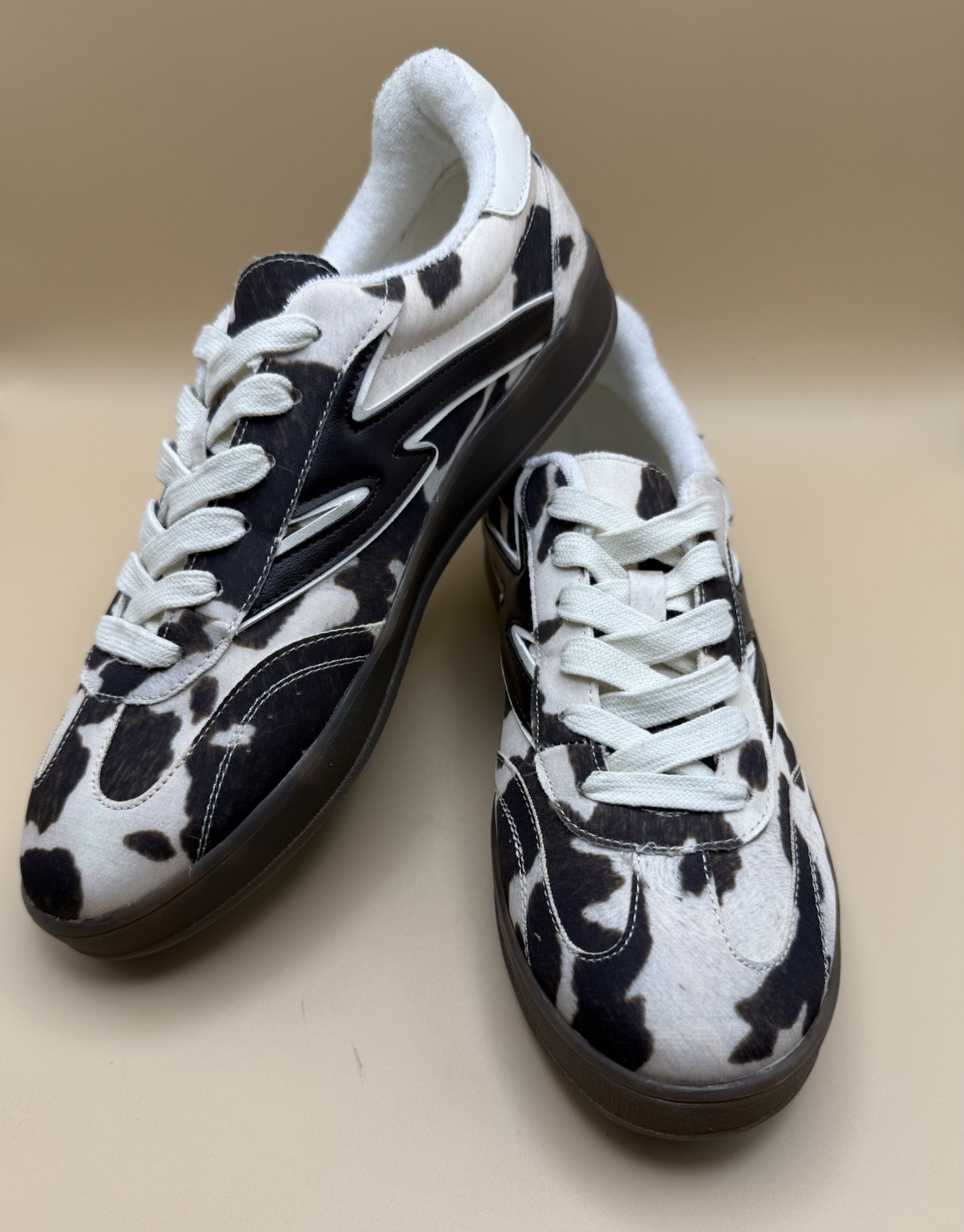 Madden Girl Giia Faux Suede Cow Print Comfort Cushioned Low Top Shoe 9.5 NIB