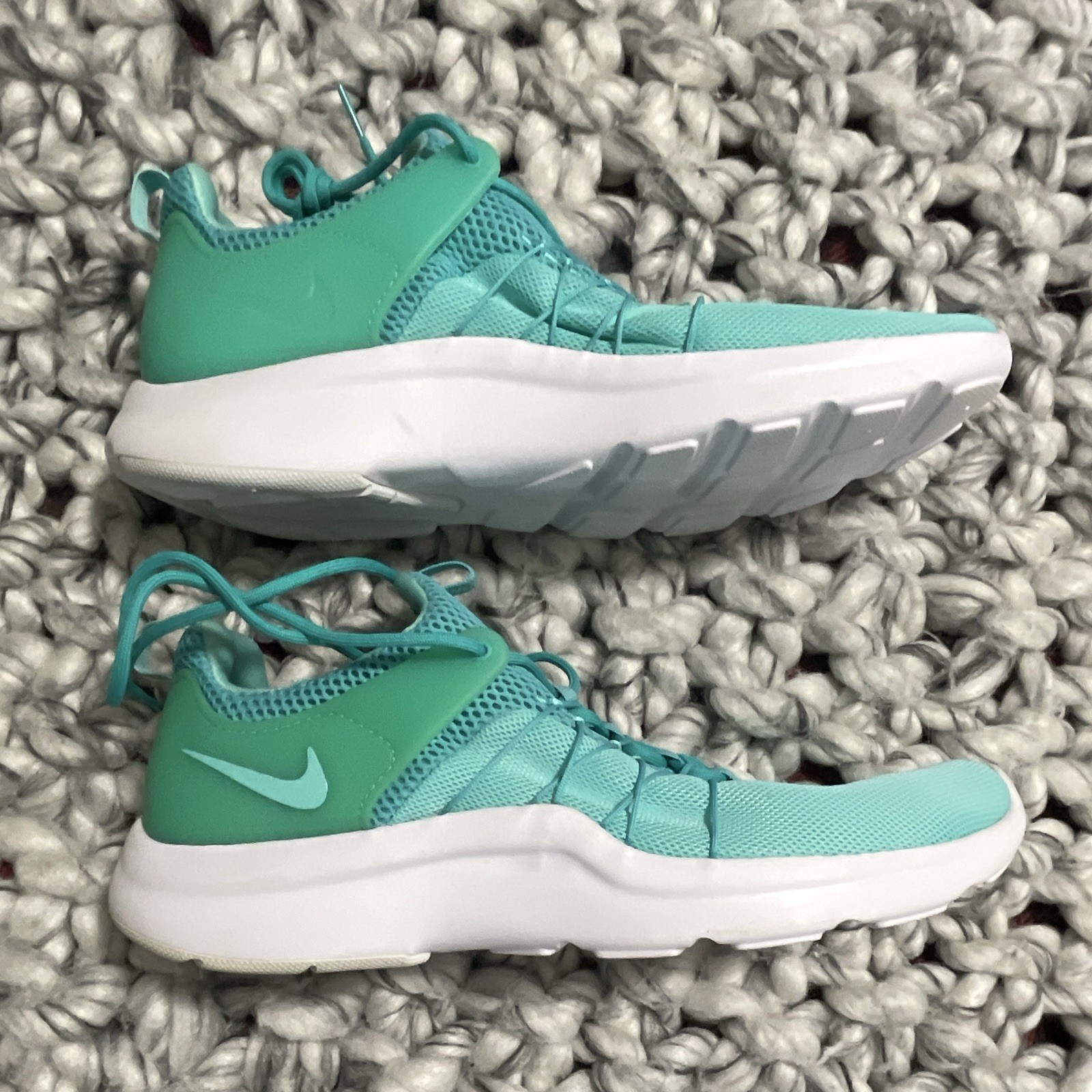 Women’s Nike Darwin Athletic Shoes Size 11
