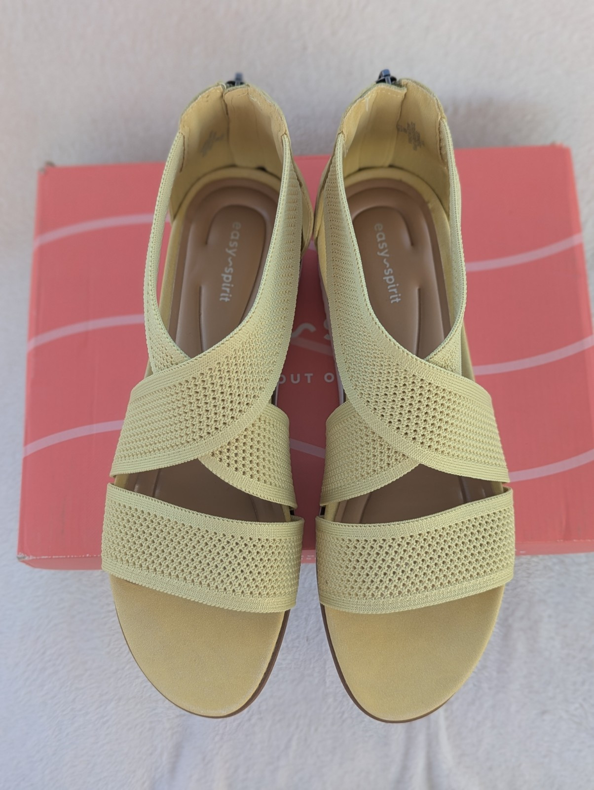 Size 11 Women’s Easy Spirit Wander2 Strappy Zip Up Yellow Comfortable Sandals