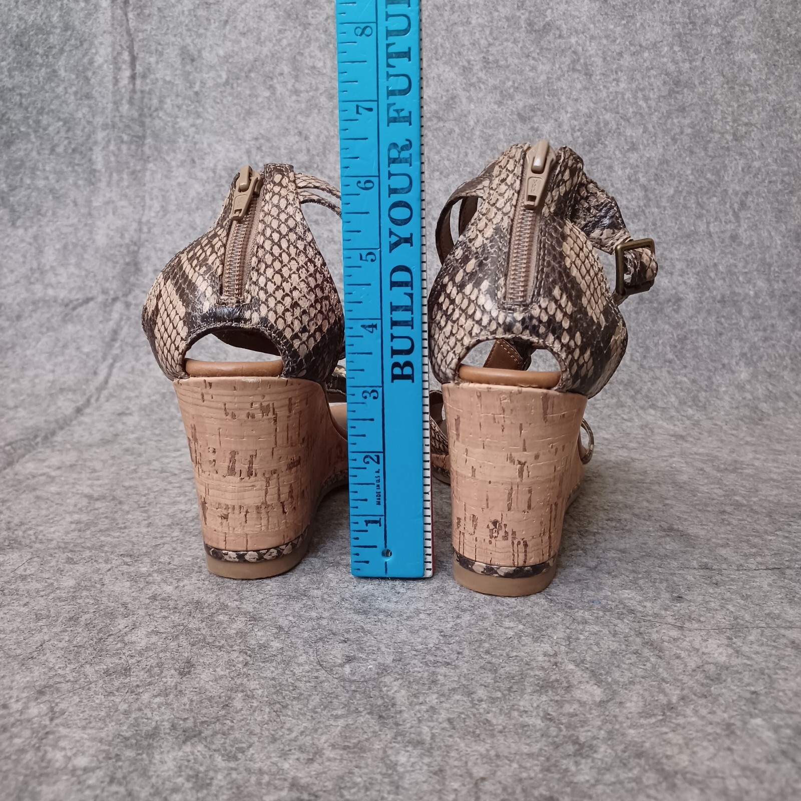 Libby Edelman Sandals Women 8.5 W Beige Brown Faux Snake Skin Wedge Ankle Strap