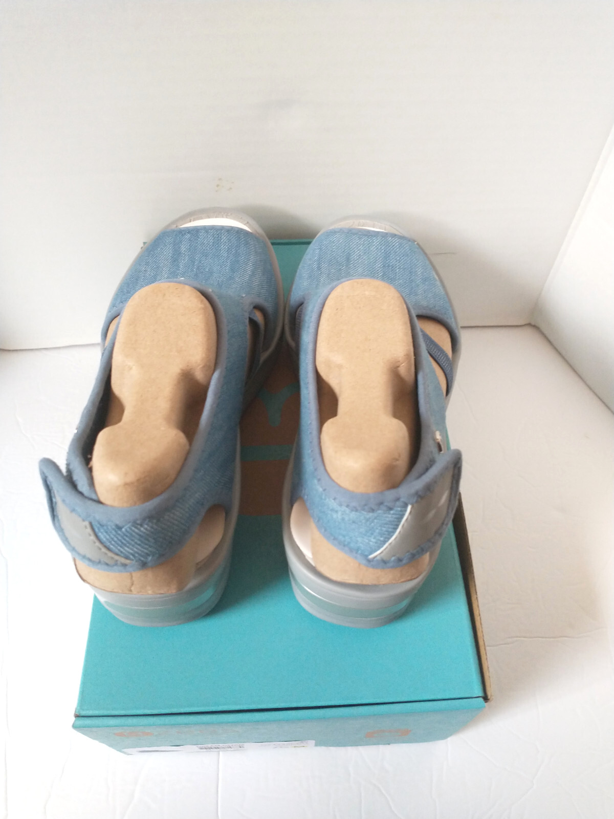 BZEES Dream ~Size 9W~ WIDE WIDTH Ankle Wedge Sandals Machine Washable Denim Blue