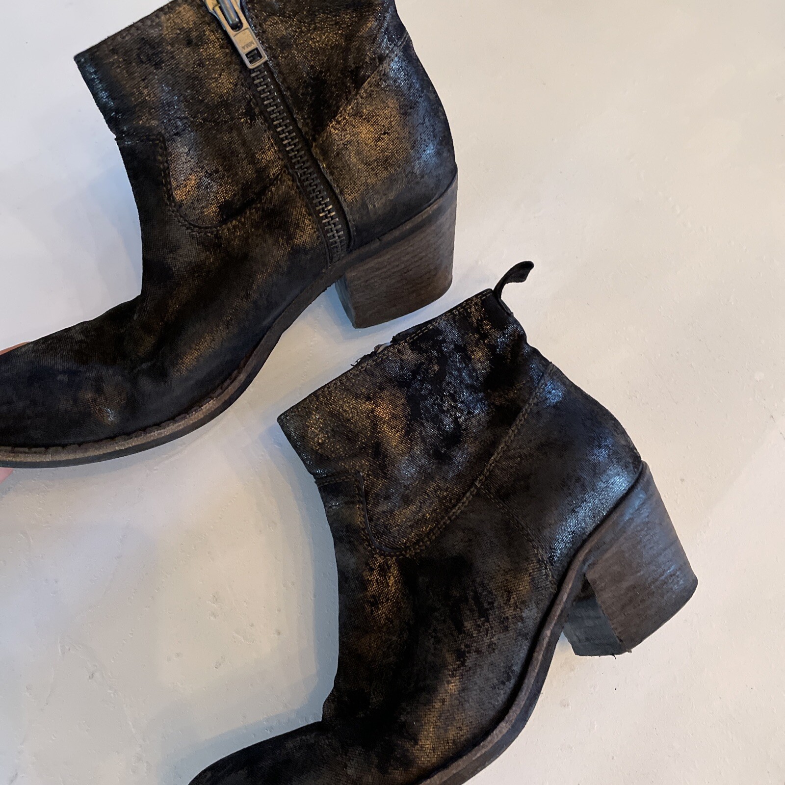 Via Roma 15 Made in Italy Black Gold Shimmer Ankle Boot size 41, 9.5