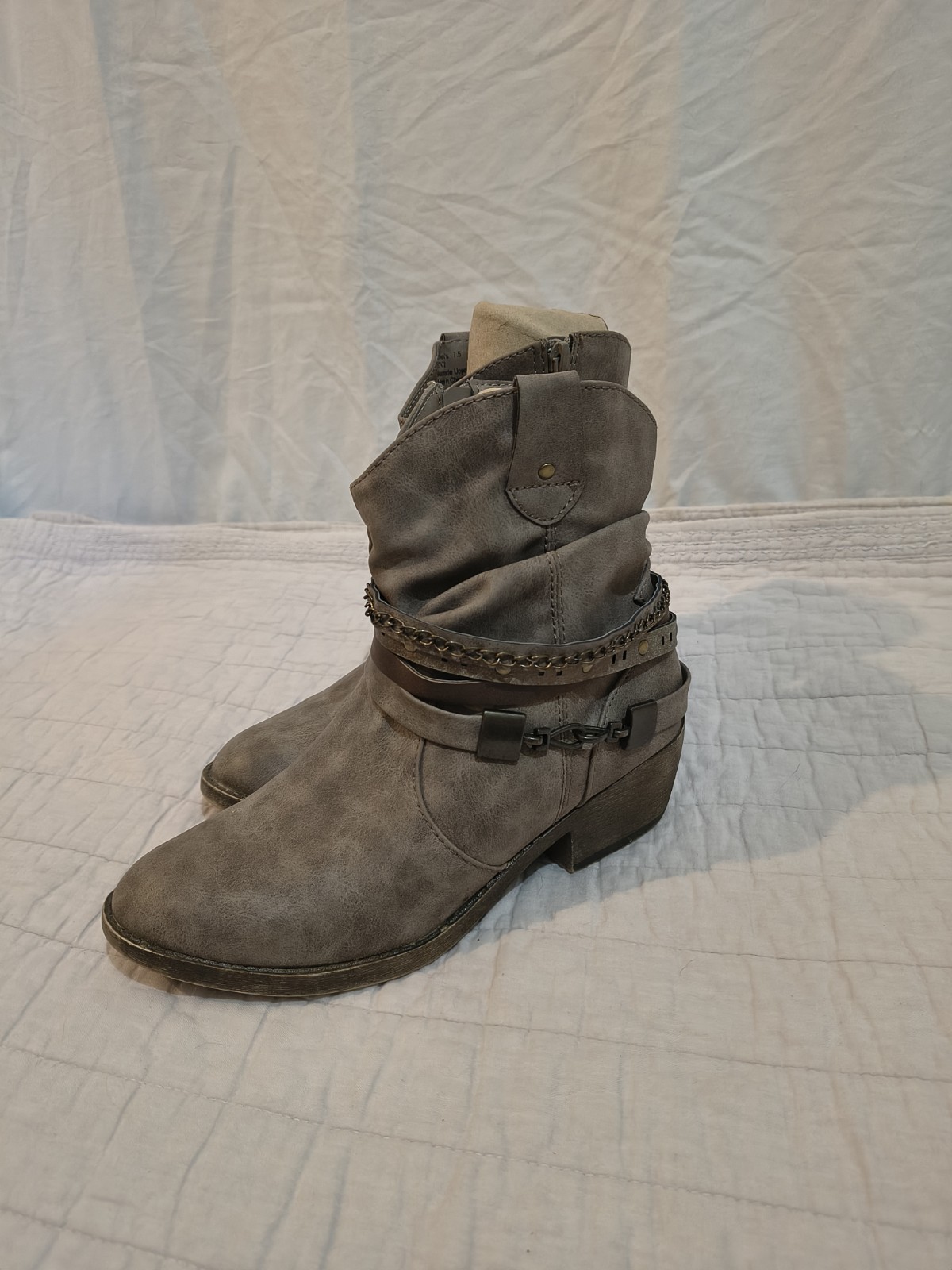 Austin Trading Co Women’s Gray Ankle Boots Side Zip Buckle Strap Studded US 7.5