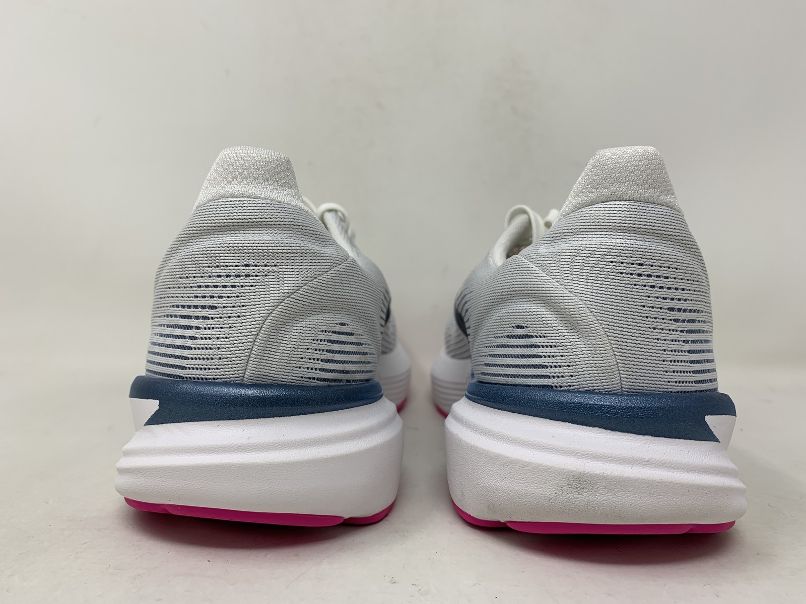 Women’s Brooks Revel 8, White/Moonlight/Pink, 7 B Medium US