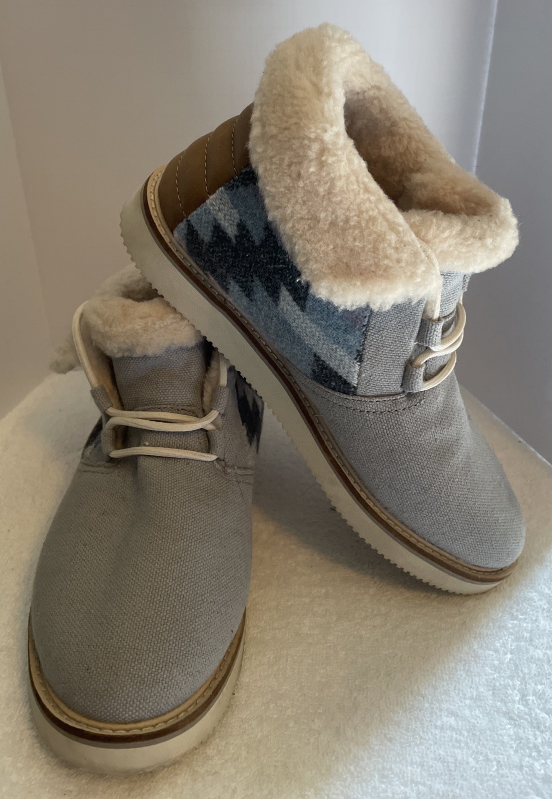 Sanuk Womens Gray Canvas Ankle Boots 8 Southwestern Faux Fur Lined Cozy Comfort
