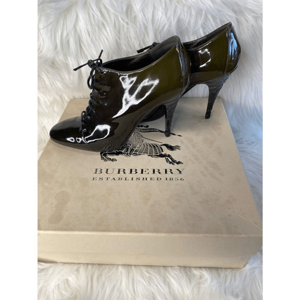 Burberry Patent Leather Lace-Up Heeled Booties. Vintage 2009. Authentic. Size 38