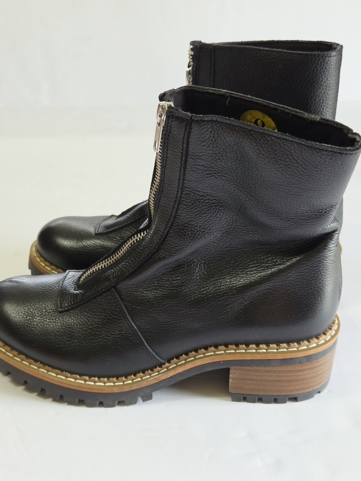 Bertuchi Front Zip Boots Women’s Chelsea Sz 9 Black Leather Lug Sole Moto Ankle