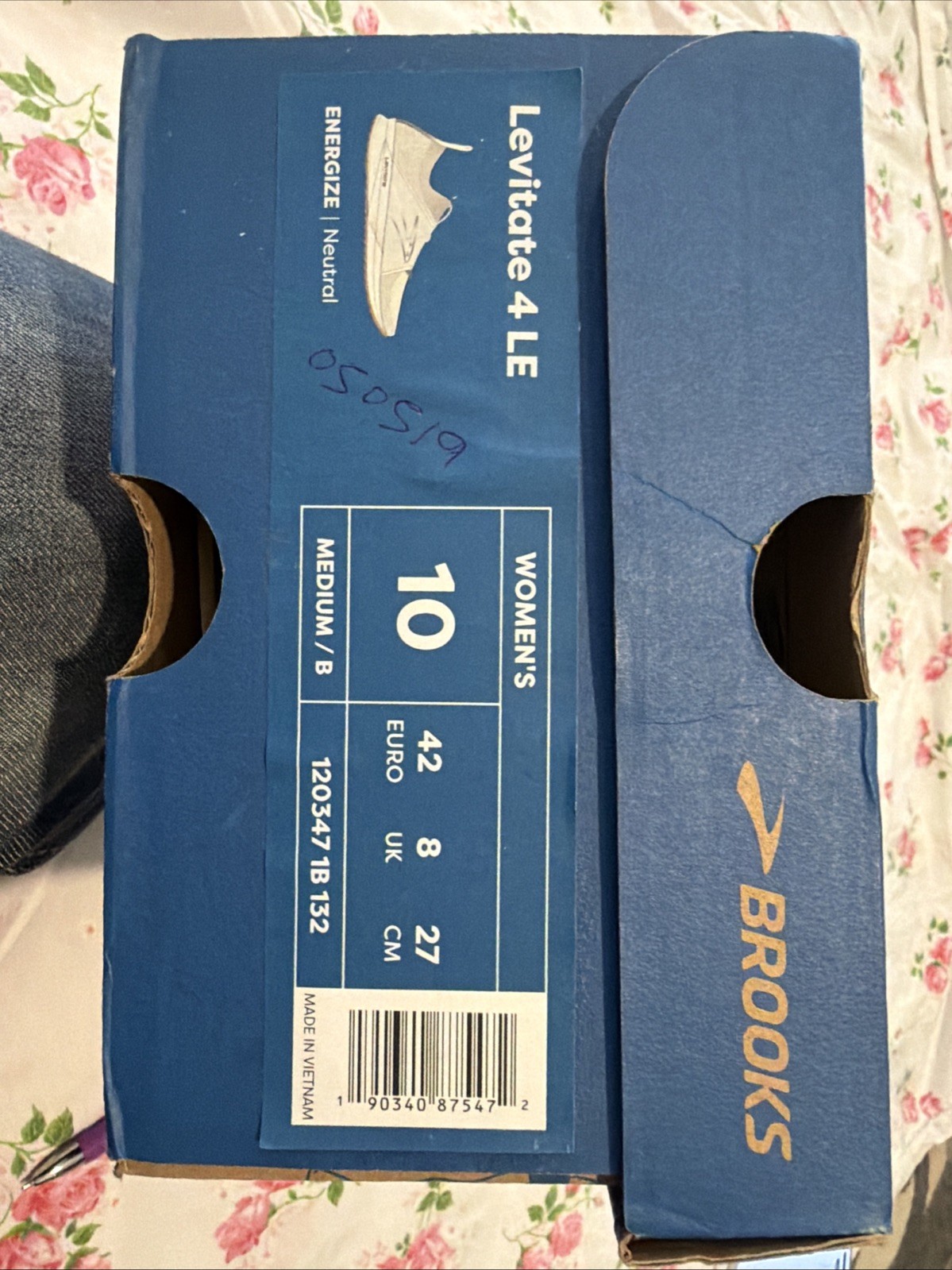 Brooks Levitate 4 LE Womens 10 White Silver Athletic Running Shoes Sneakers 41