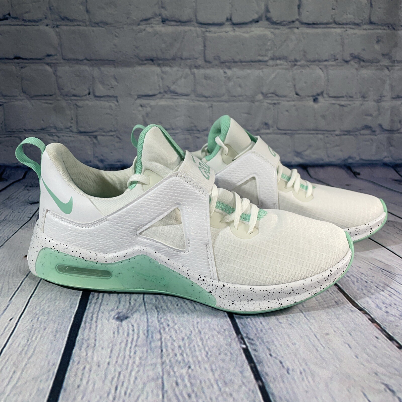 Nike Air Max Bella TR5 Running Shoes White Green FN7107-100 Womens Sz 6.5