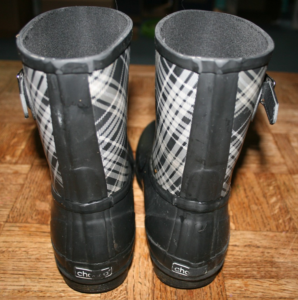 CHOOKA Women’s Waterproof Solid Mid-Height Rain Boot in Plaid & Black, Size 10