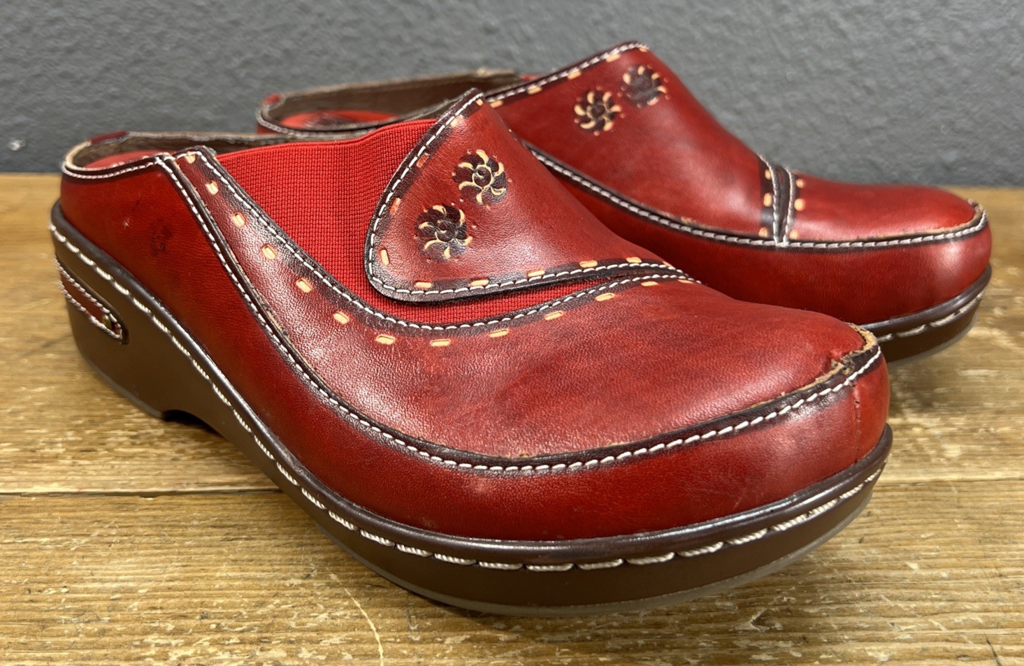 Spring Step Chino Clogs Mules Womens 7-7.5 US – 38 EU Red Hand Painted Leather