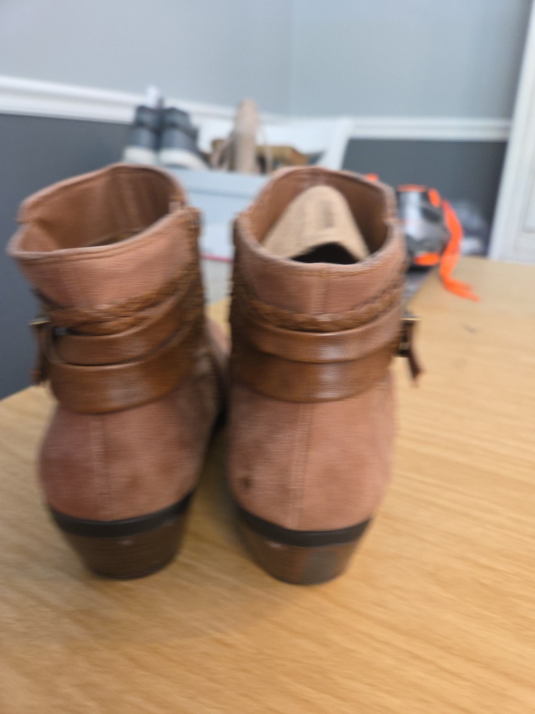 Yuu Size 8.5 Booties Heel 1.75” Shade 4” Zip #But1