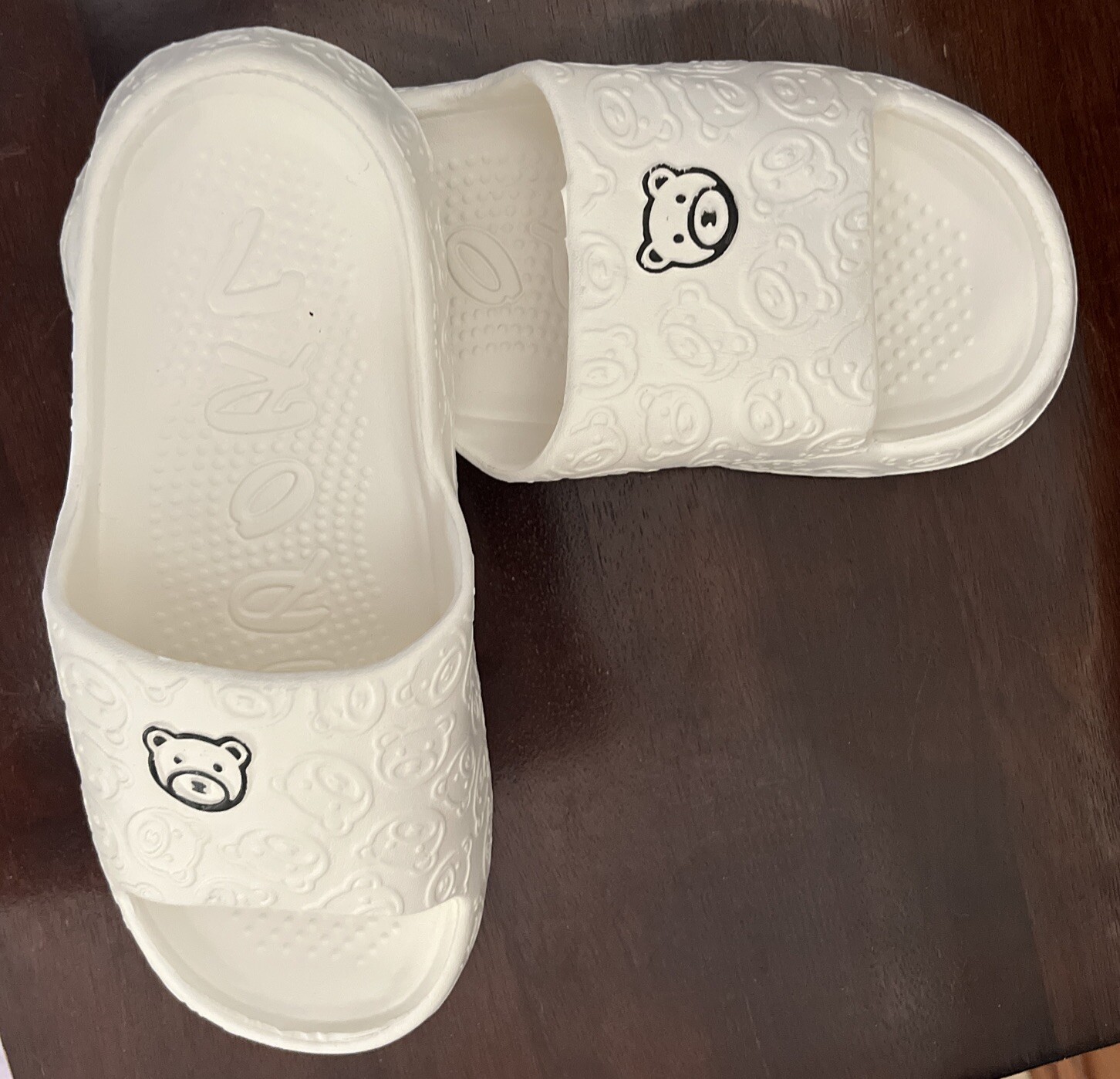 NEW CUTE BEAR PILLOW SLIDES WHITE SZ 9-10 GARDEN BATHROOM SHOES NIB USA