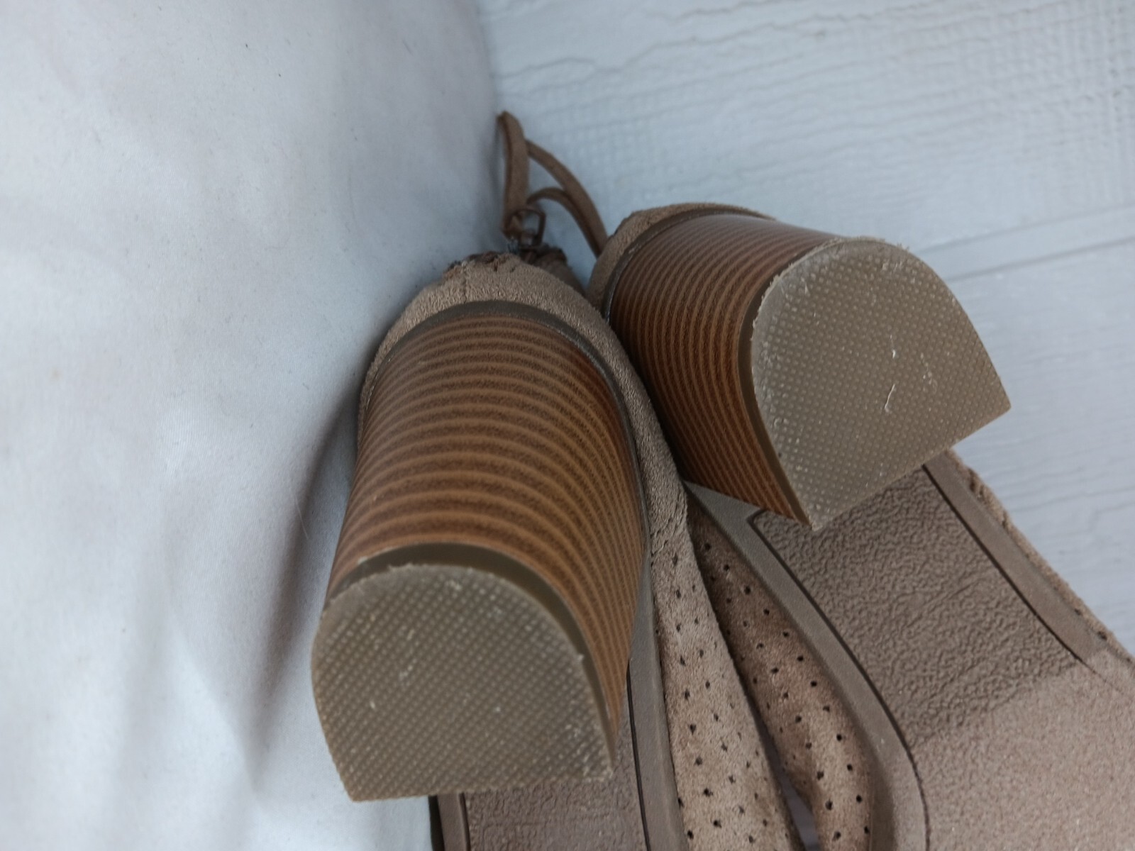 Big Buddha Perforated Peep Toe Ankle Boot Women’s 7 Tan Bootie Block 2.5″ Heel