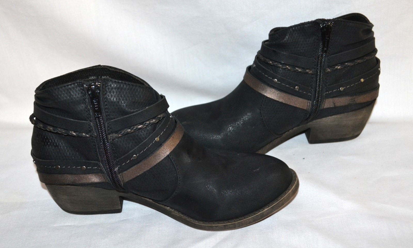Women’s Faux Leather Ankle Boots ~ Black w/Strap Design ~ Zipper ~ VGC