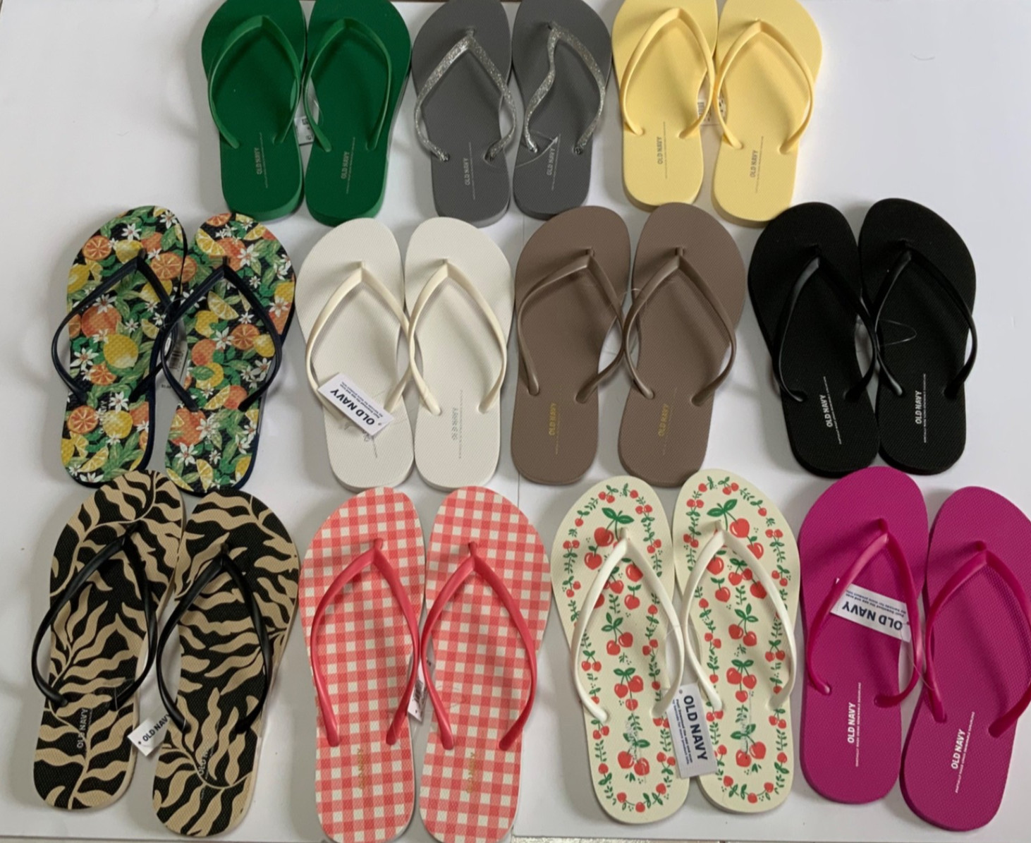 Old Navy Woman Flip Flops Sandals Summer Beach Size 6,7,8,9,10,and 11 Brand NEW