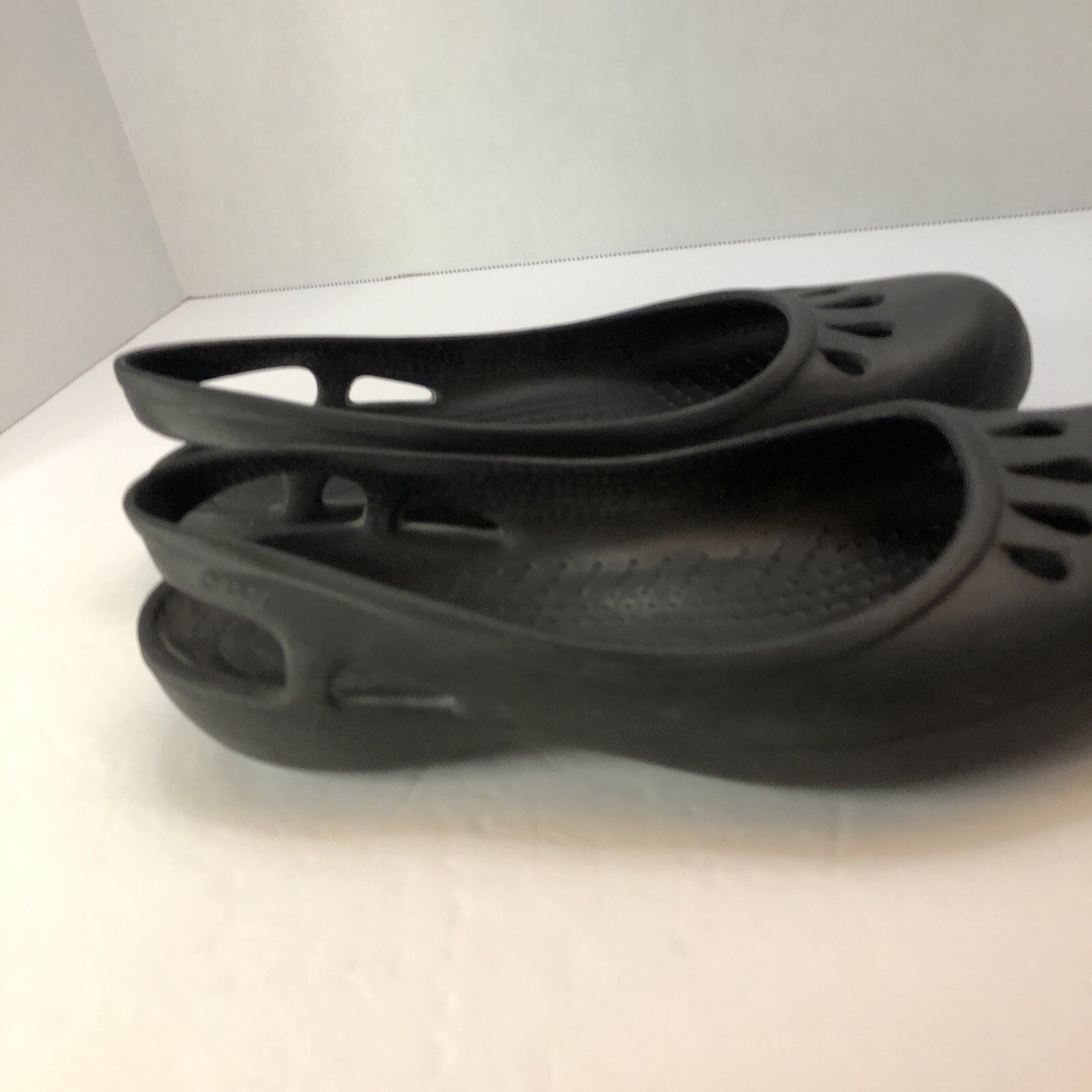 Crocs Size 8 Croslite Slip On Flats w/Heel Strap Solid Black