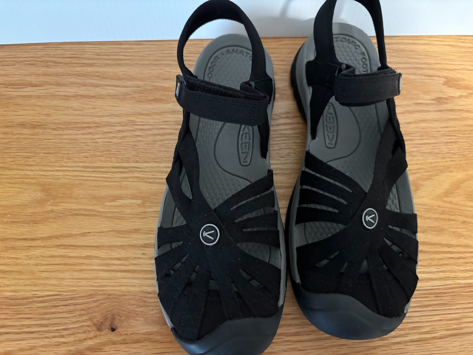 NIB Keen Rose Sandals in elegant black Size 10.5