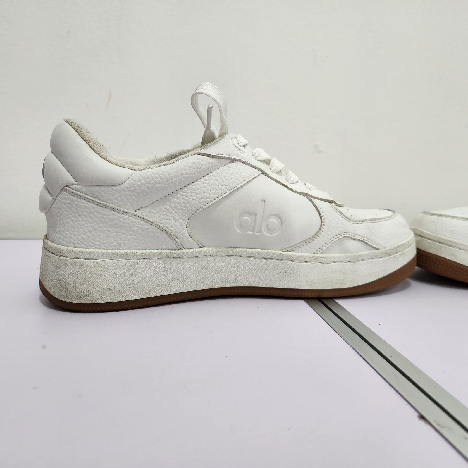 Alo Yoga Recovery Mode Sneakers White A0685U Womens 11.5 Mens 10 Vegan Leather