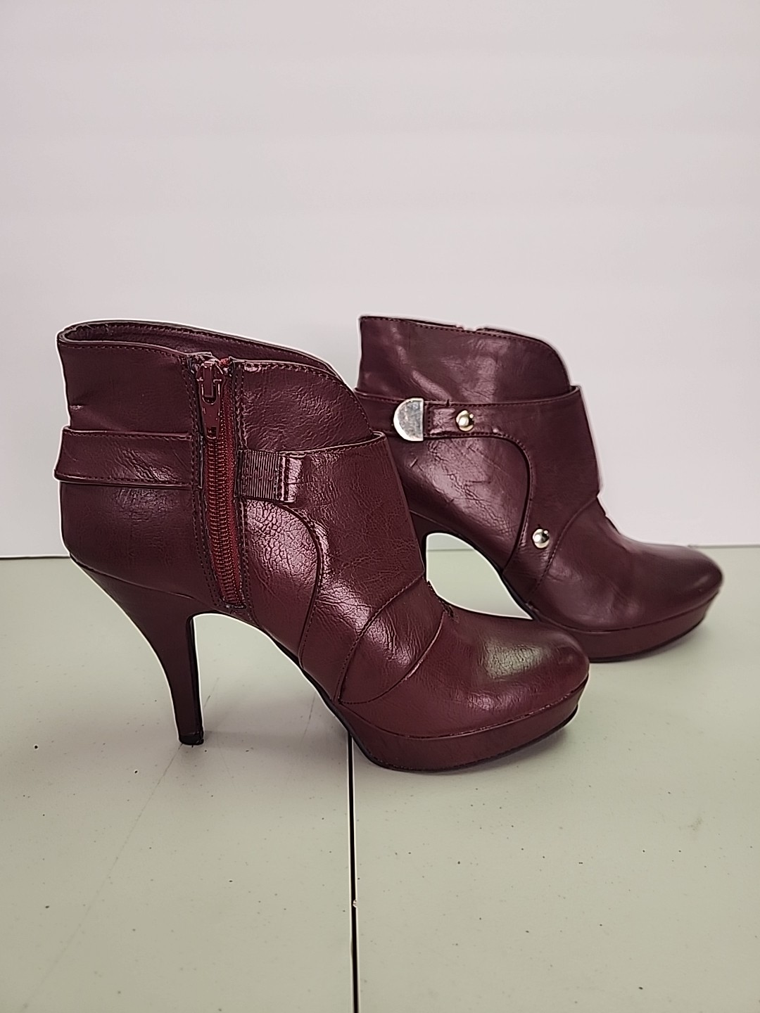 UNLISTED Kenneth Cole Womens 7M BURGUNDY 4.25″ Heel Ankle Boot Sexy Witchy Goth