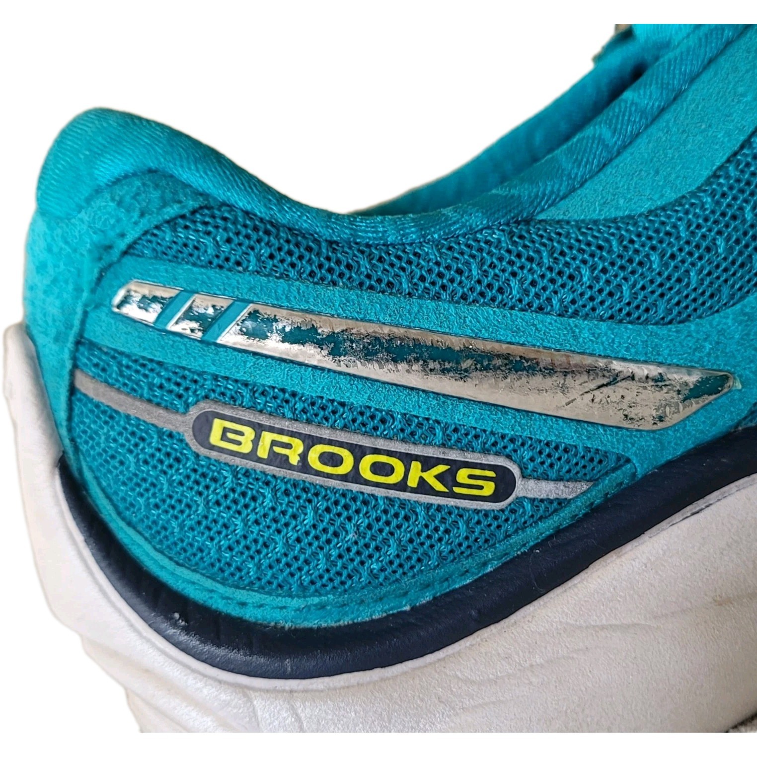 Brooks Pure Cadence 7 Teal and green Women’s Running sneakers. Size 7.5