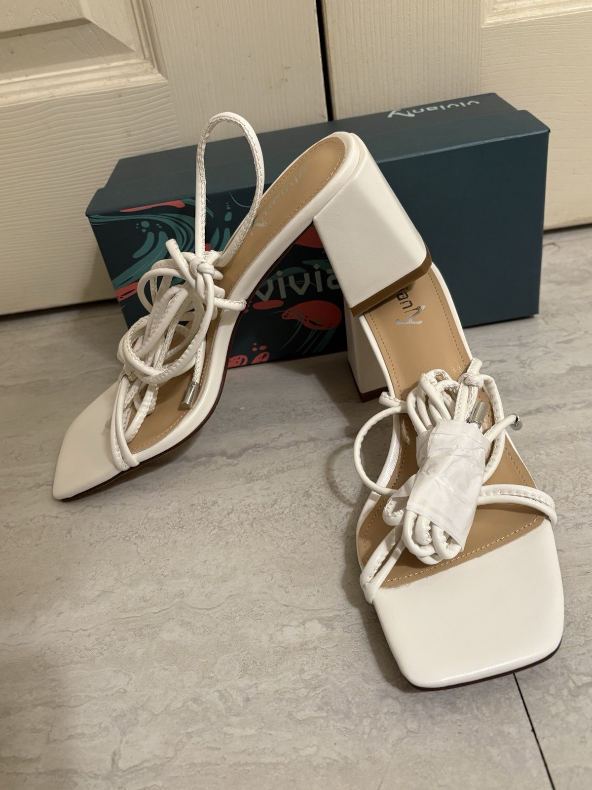 NEW! Viviany Lace Up Chunky Heel Sandal Strappy Ankle Wrap Women’s Size 9.0 M