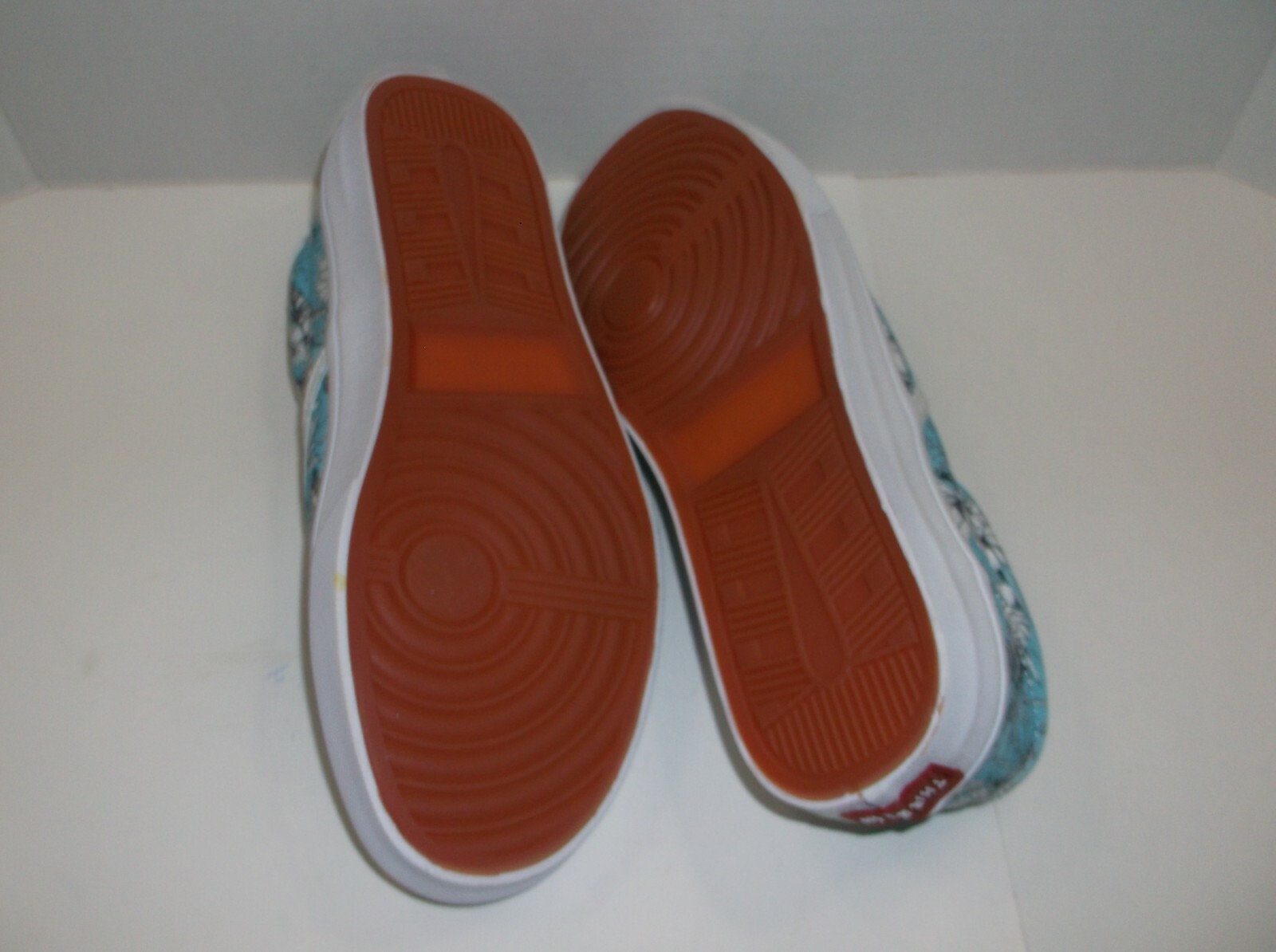 Three In Women Size 9.5 M White Fashion Sneakers Fabric / New
