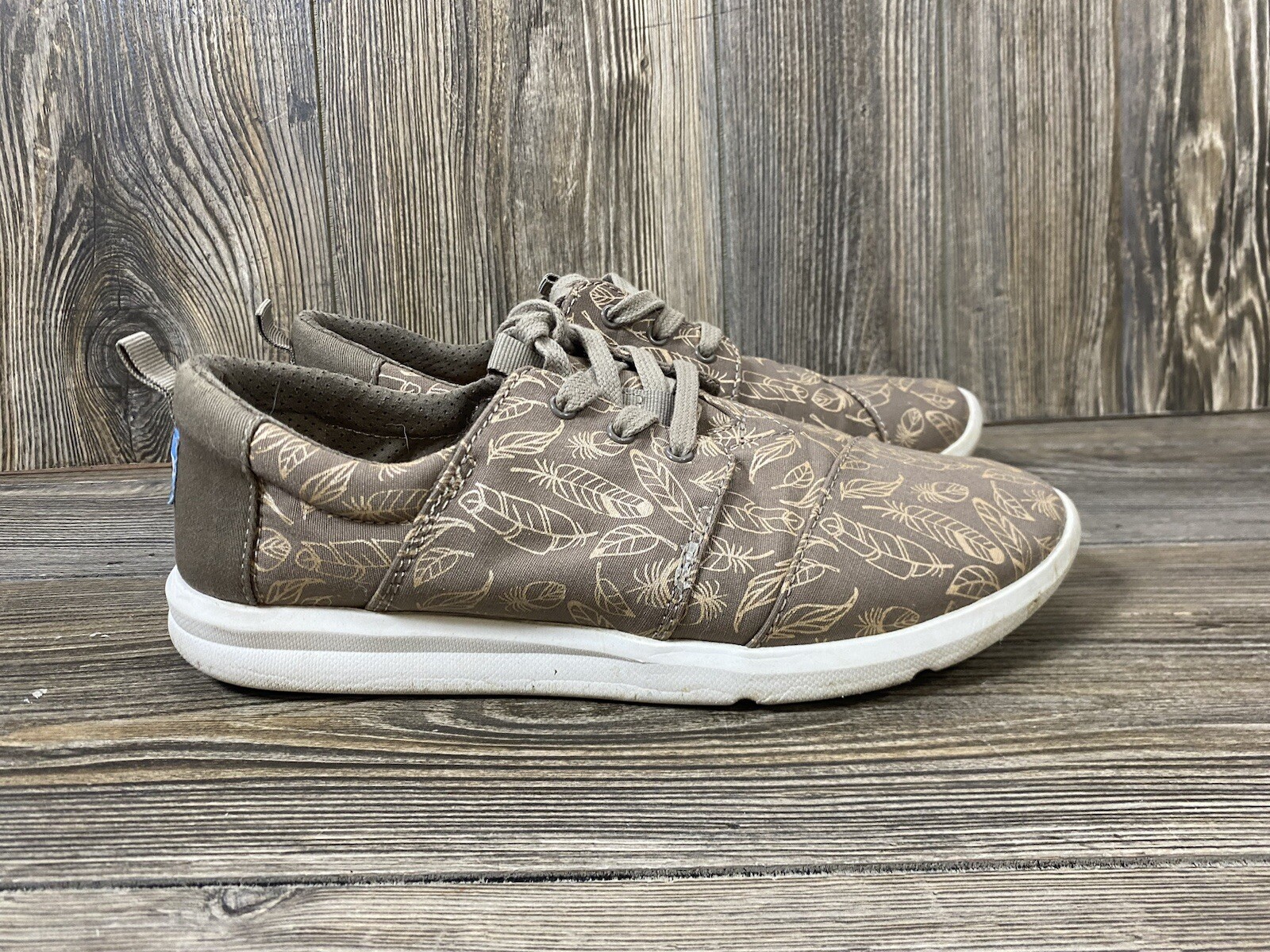 Toms | Del Rey | Casual Walking Sneaker | Golden Leaf Pattern | Women’s Size 8