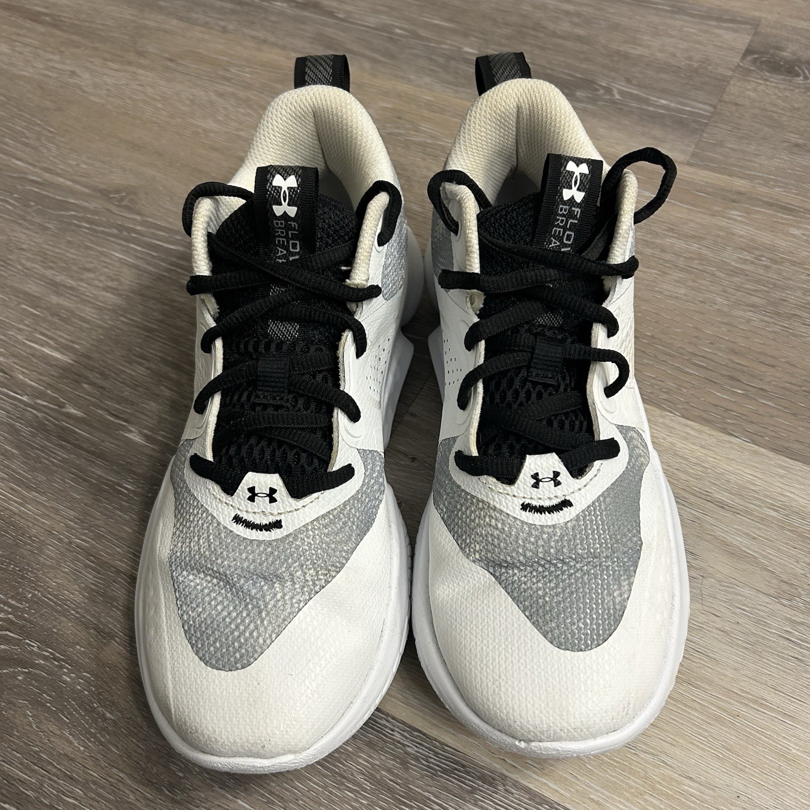 Under Armour Flow Breakthru 3 Style# 3025603-100 Size 7.5 White/Black