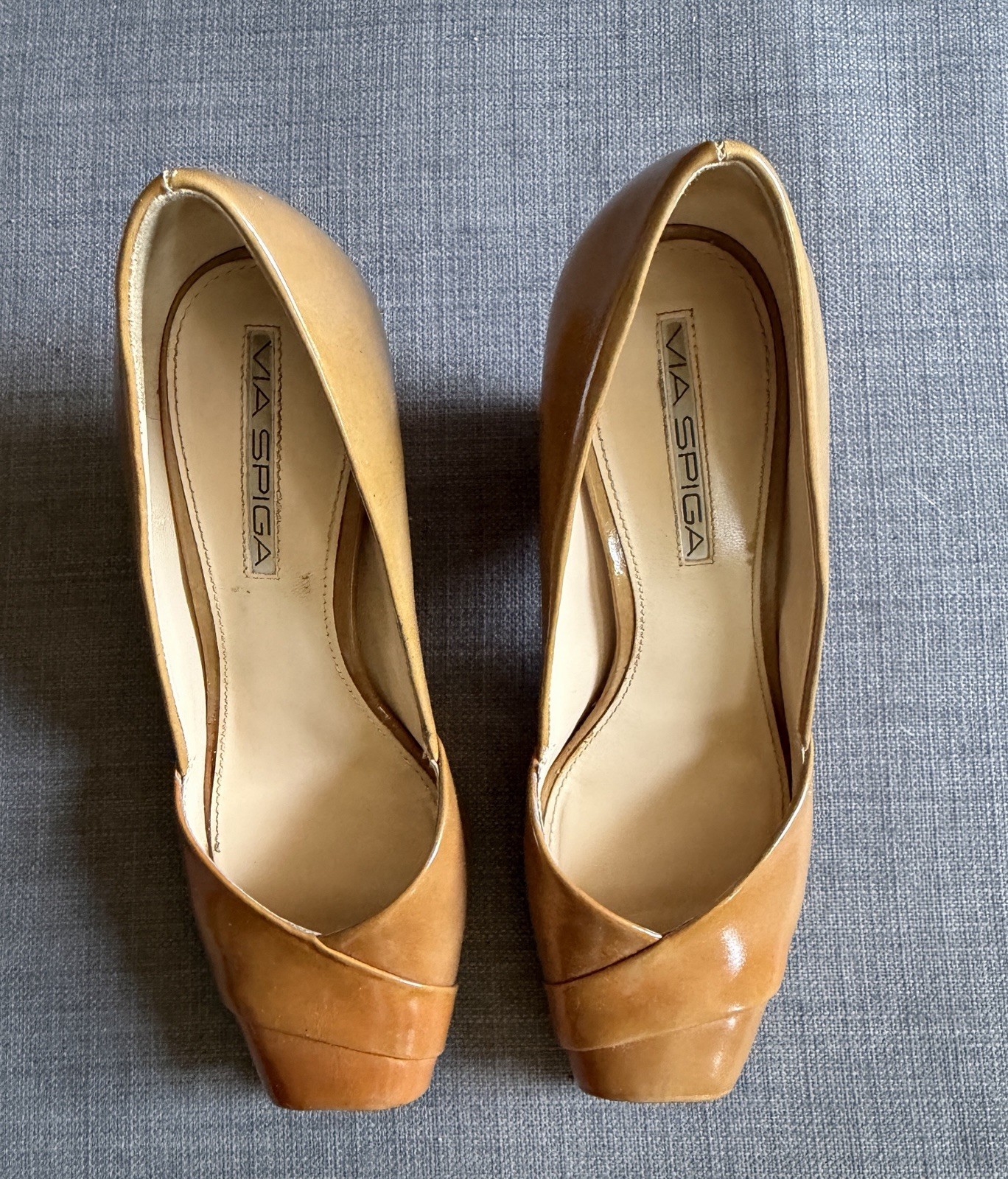 Via Spiga Glossy Cognac Patent Leather Peep-Toe Block Heels Sz 6