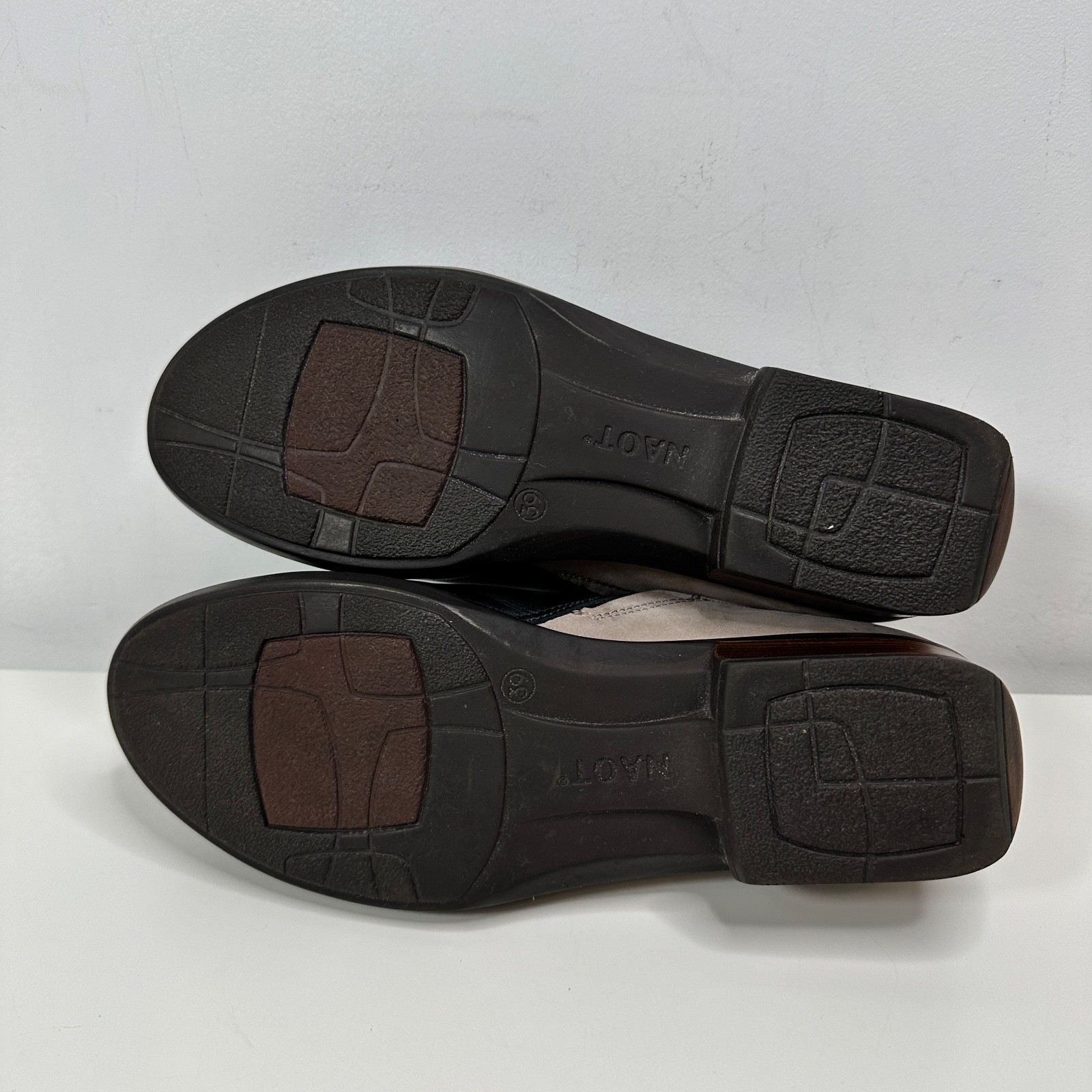 Naot Kamsin Transitional Bootie Cutout Leather Black/Stone Luggage Women’s EU 39
