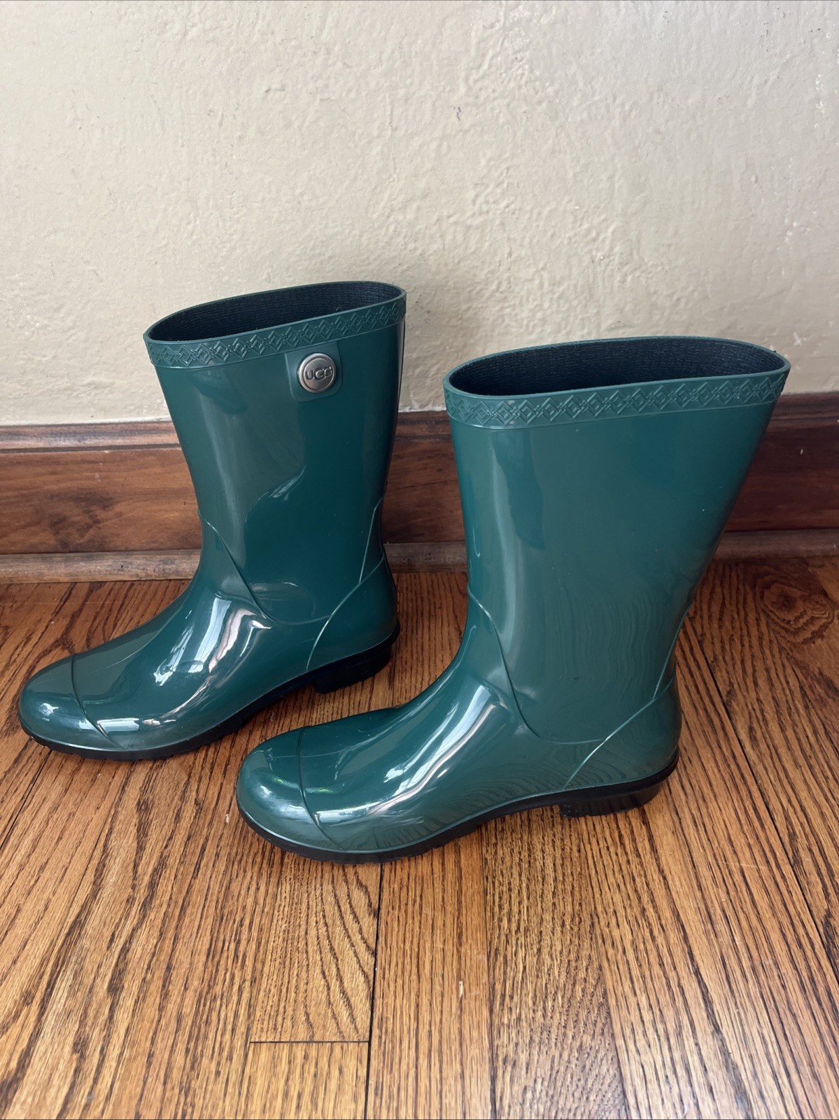 UGG Sienna Glossy Pine Green Rain Boots Size 8 Women’s Waterproof EUC