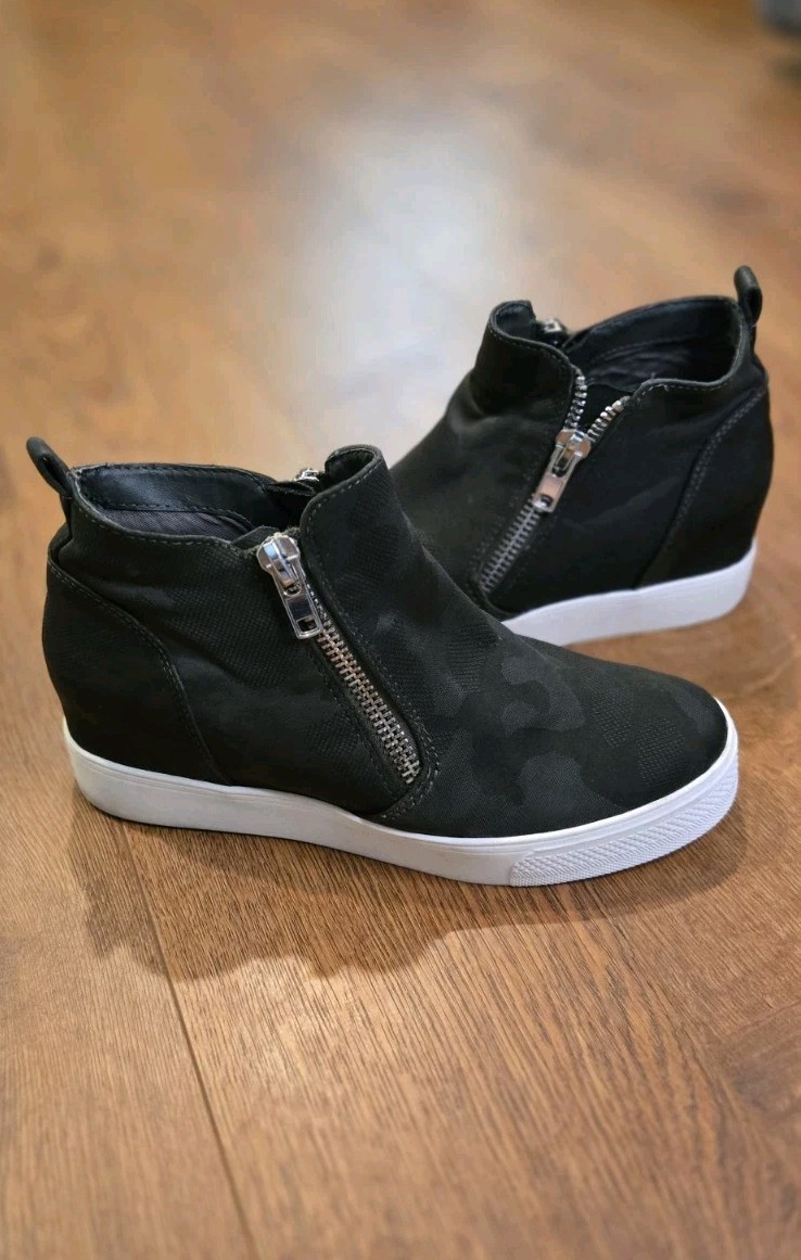 Steve Madden Hidden Wedge Side Zip Camo High Top Sneakers Women’s Size 9M Black