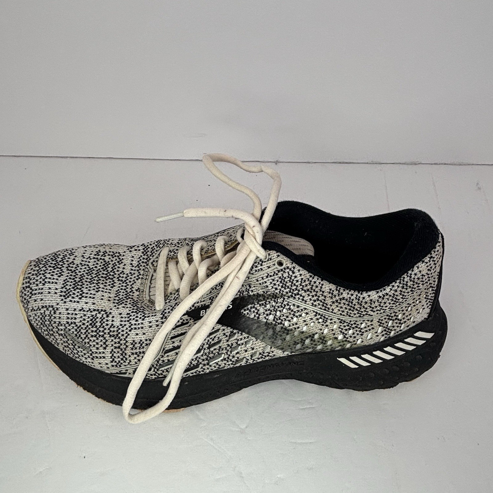 Brooks Adrenaline GTS 21 Womens 8 B Black White Running Shoes 1203291B135
